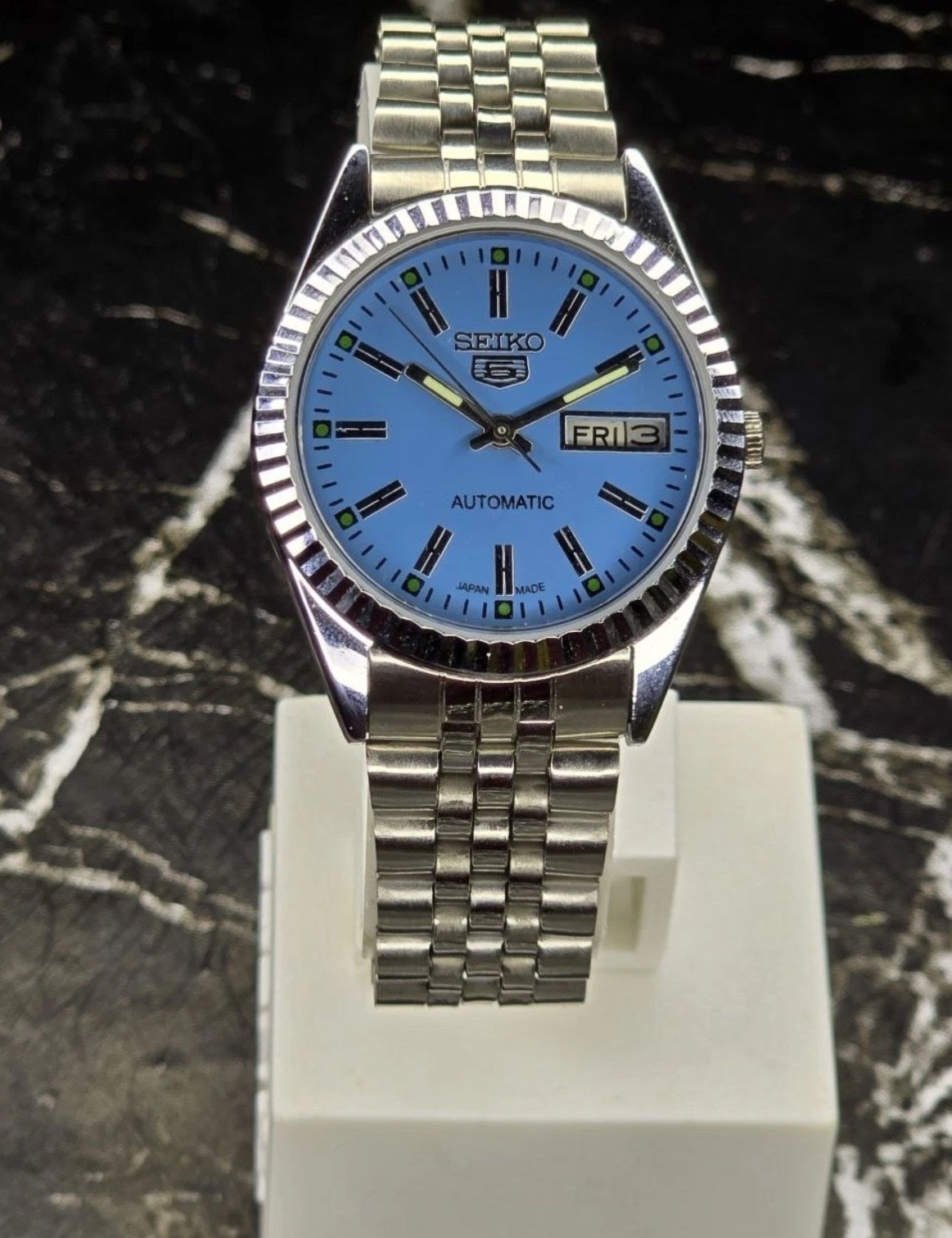 Seiko 5 Men’s Automatic Watch Fluted Bezel Blue Dial Silver Tone