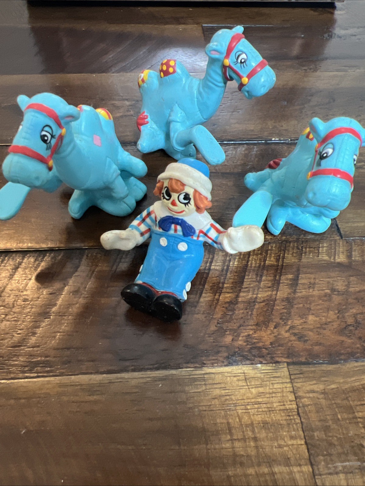 Vintage 1988 MacMillan Raggedy Ann & Andy with Blue Camel Figures PVC