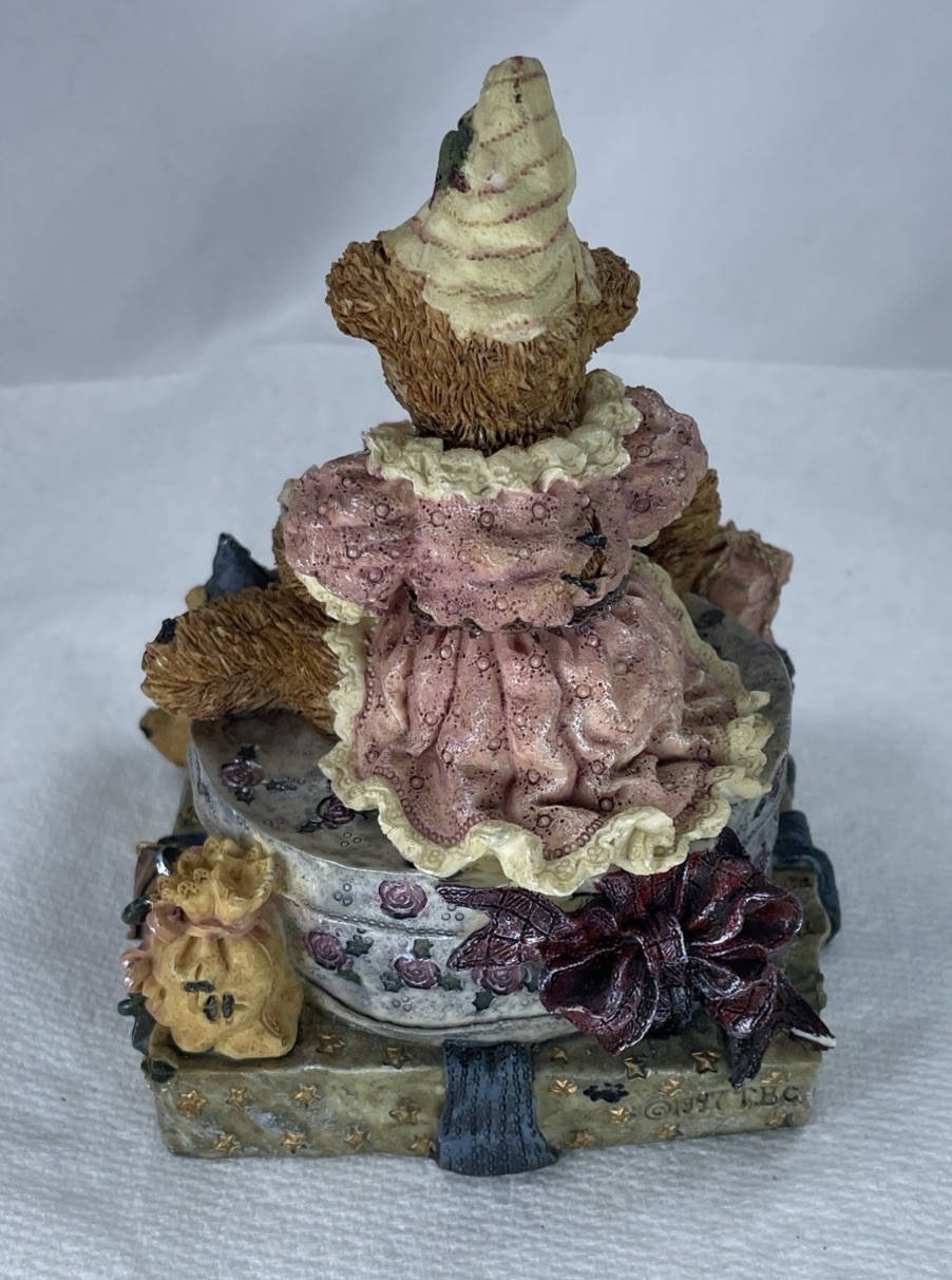 Boyds Bearstone Bailey’s Birthday Music Box #2763SF Plays Happy Birthday