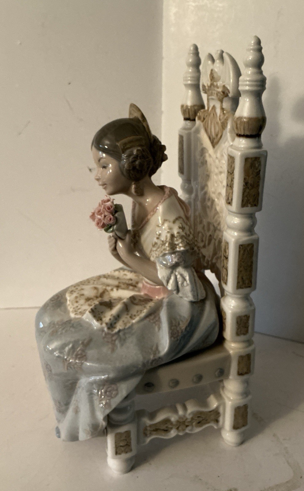 Lladro large 1396 “Appreciation” Attentive Valencian Girl Figurine **tk