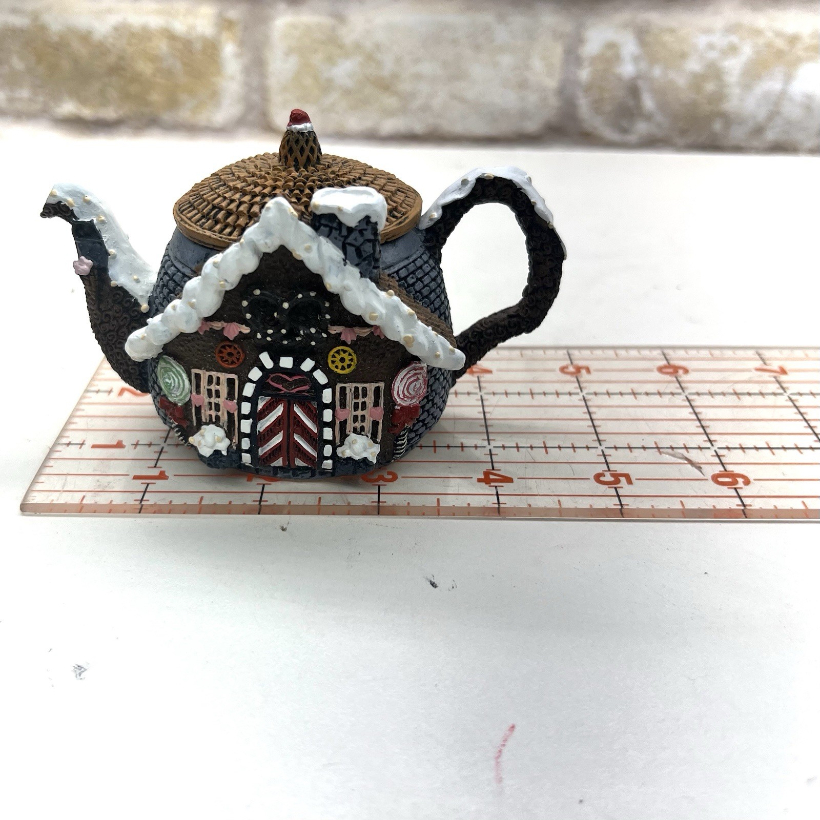 NIB~Hometown Teapot Cottages~ Gingerbread House- Vintage Collectible 5”x3”