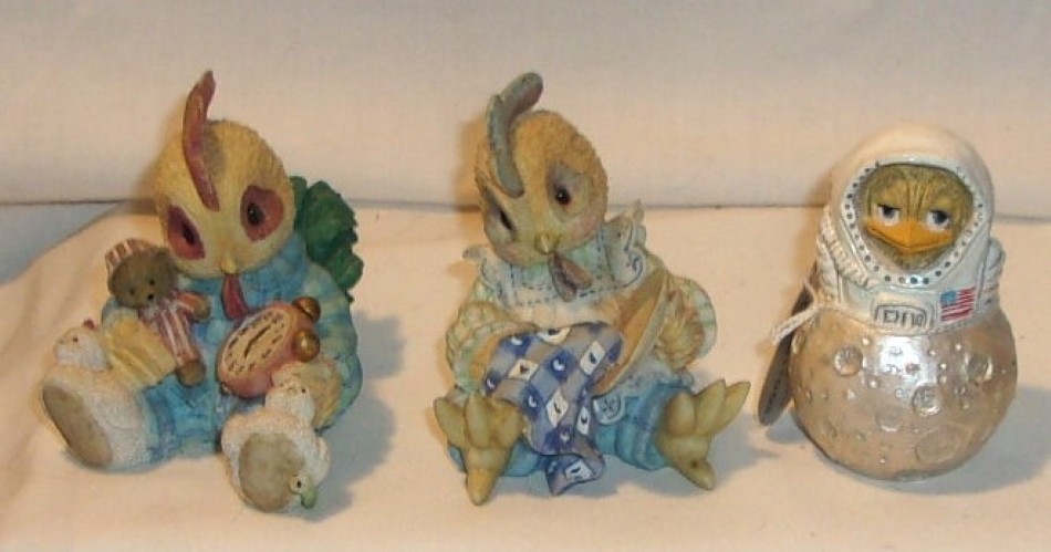 ENESCO CHICKEN FIGURINES – EGGBERT ASTRONAUT, MARY’S HENHOUSE HEN & ROOSTER