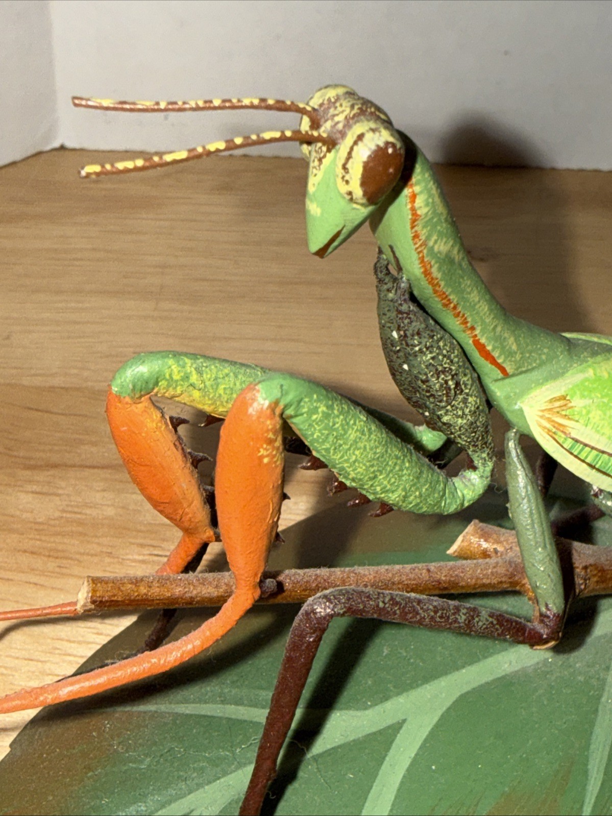Bugs by Nature Crafts Inc USA Praying Mantis Hand Carved Hand Painted Lifelike