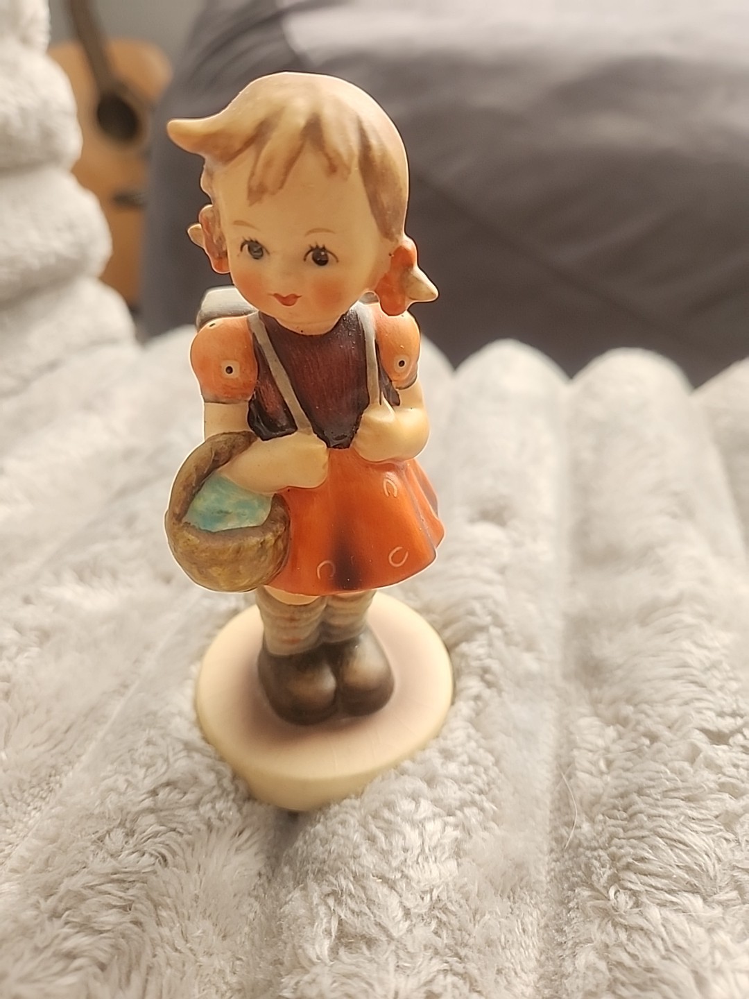 GOEBEL HUMMEL Figurine -SCHOOL GIRL #81 2/0 Approx 4 1/2” Girl With Backpack