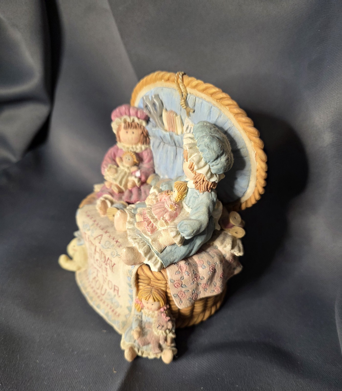 The San Francisco Music Box Company. Heart Tugs-Happy Birthday.