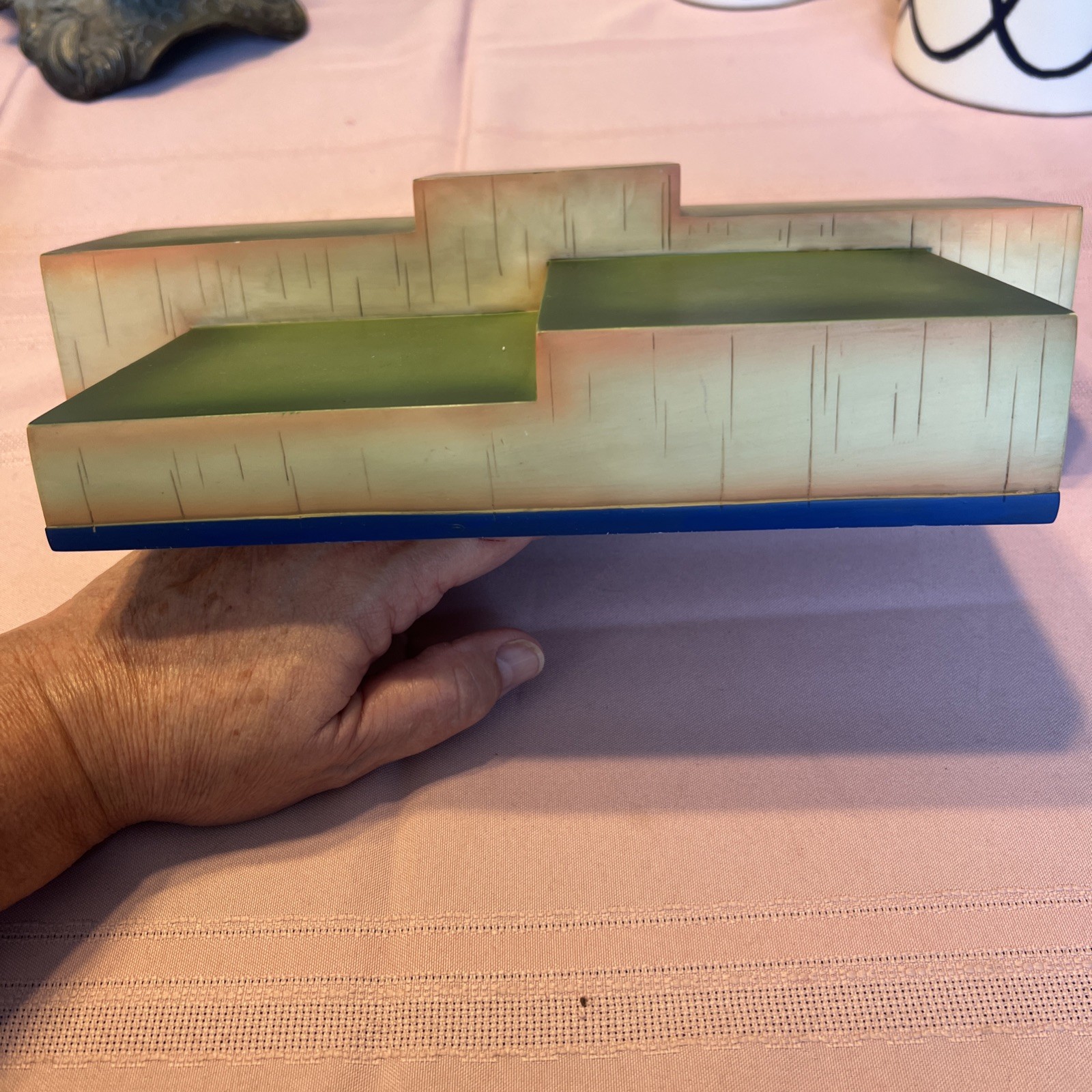 2003 Enesco Jim Shore Heartwood Creek Figurine Display Base / Stand 12 5/8” L