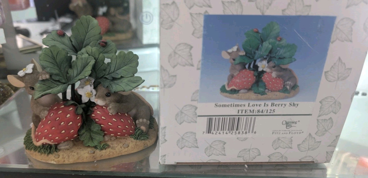 Charming Tails Fitz and Floyd Sometimes Love Is Berry Shy 84/125