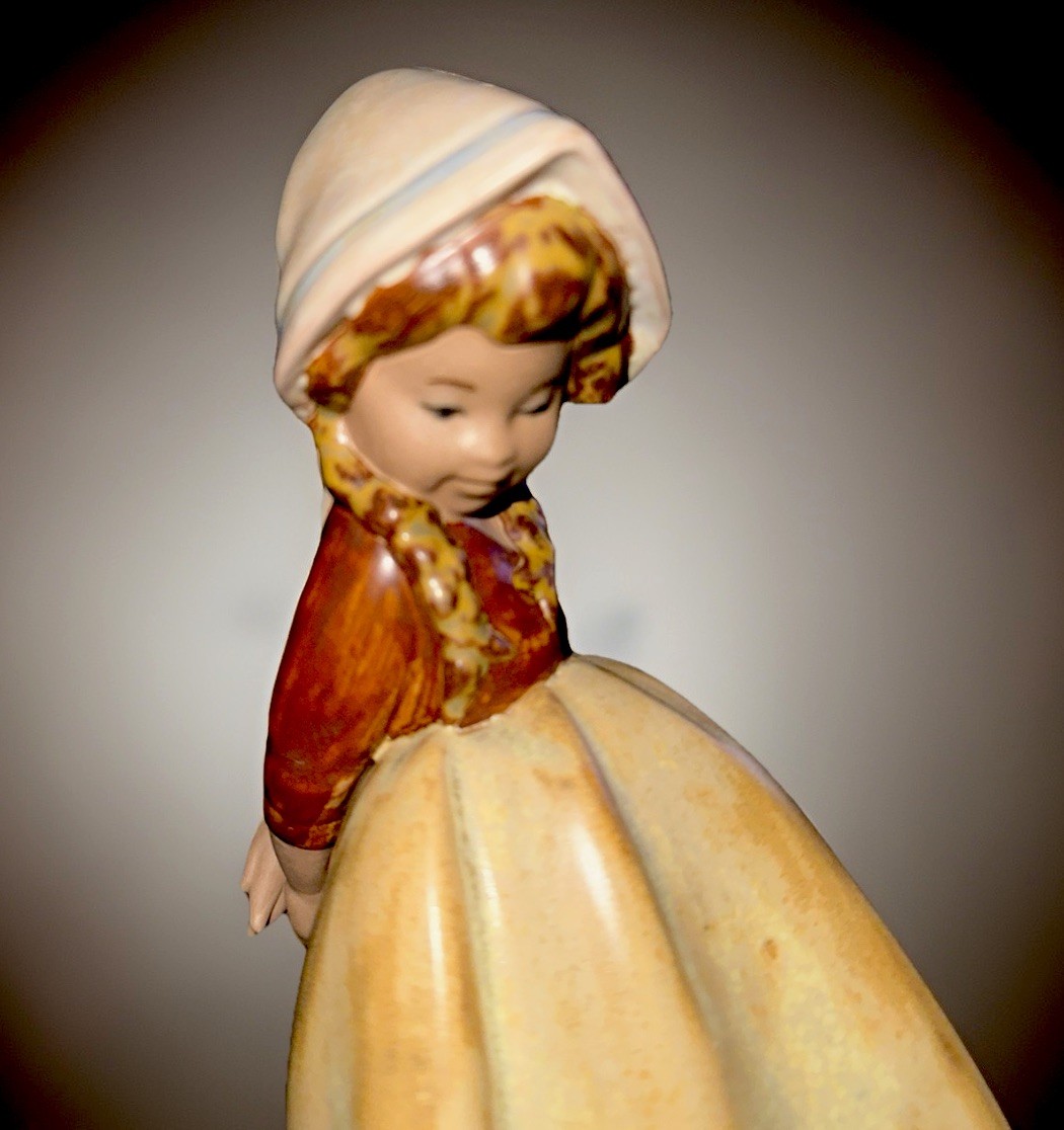 Lladro Lonely Girl “Solita” – 8” Tall – Retired Handcrafted Spain – Signed Botto