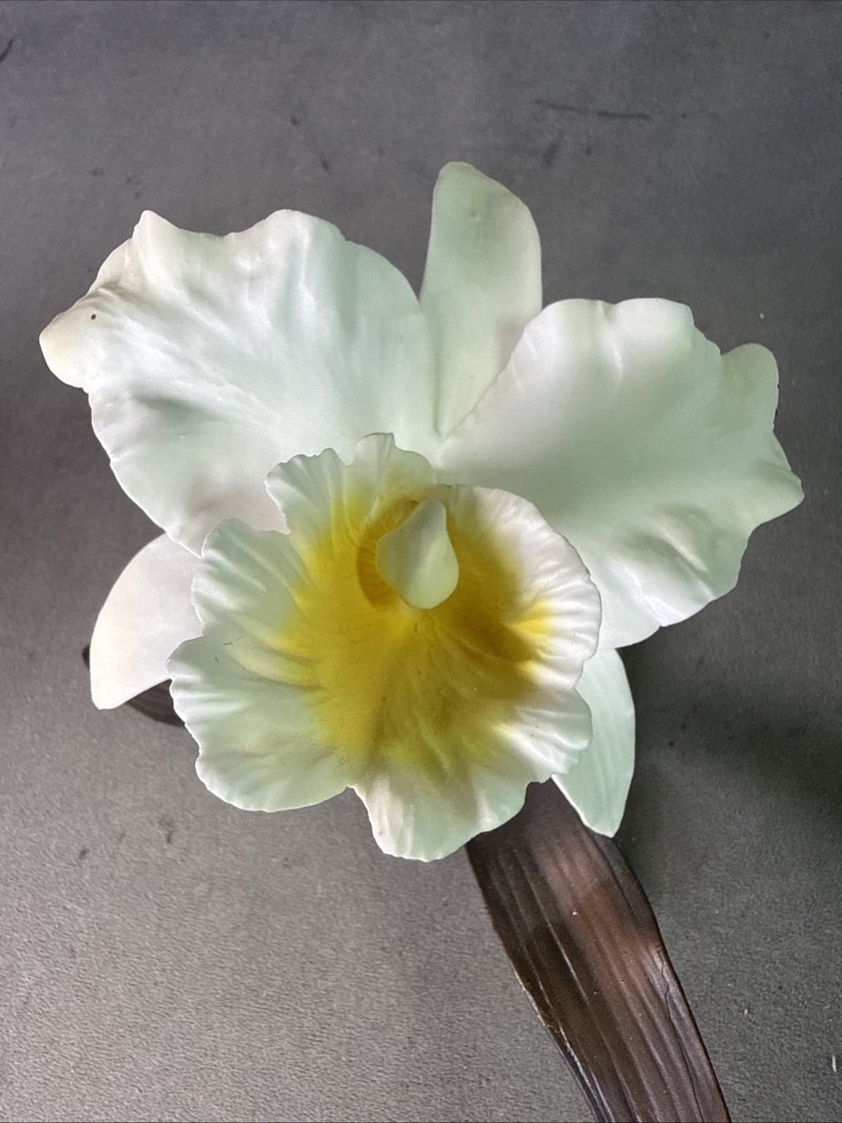 BOEHM PORCELAIN – WHITE AND YELLOW ORCHID FIGURINE – FLOWER METAL STEM & PETALS