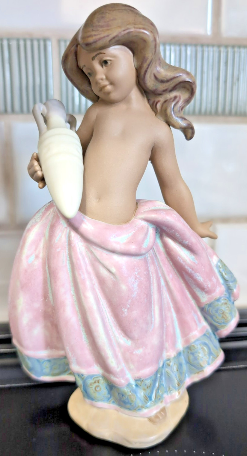 LLADRO # 12332 LITTLE PEASANT GIRL-PINK Read!
