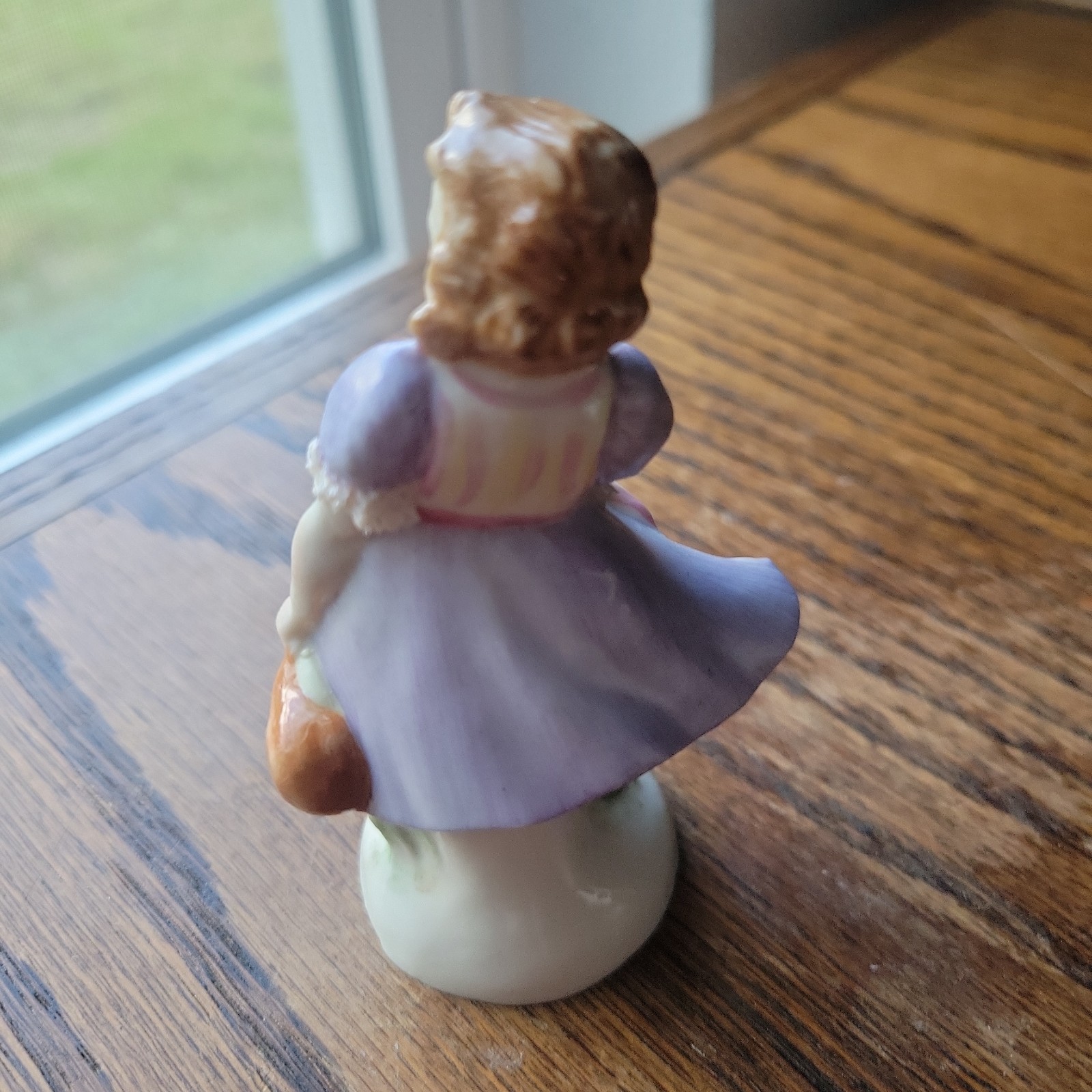 Muller-Volkstedt MV Irish Dresden “Busy Bee” Porcelain Figurine Girl 3.25″ Tall