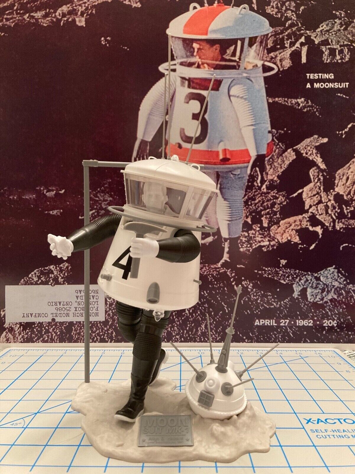 Monarch Models MOON SUIT diorama plastic model kit 1/8 moonsuit