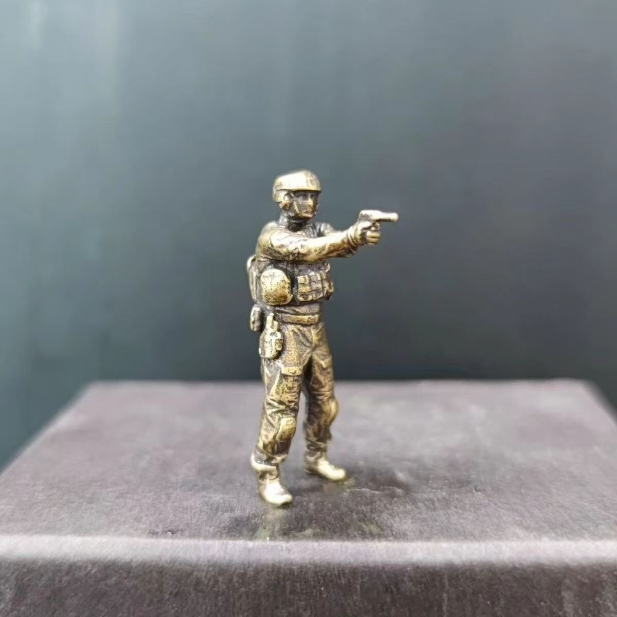 Solid Brass Modern U.S. Army Pistol Elite Special Forces Soldier Model Ornament