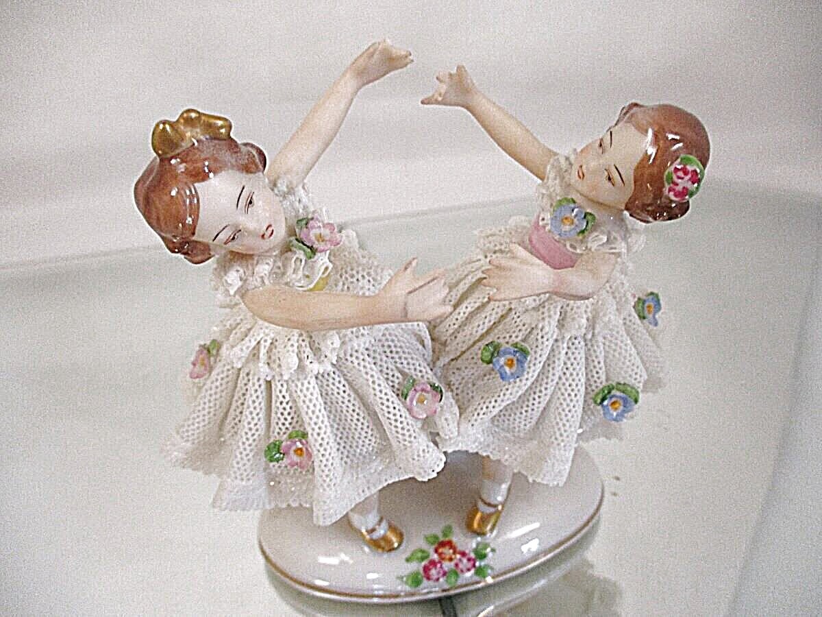 Vtg Dresden Lace Two Girls Dancing Porcelain Figurine Applied Flowers Gold Shoes