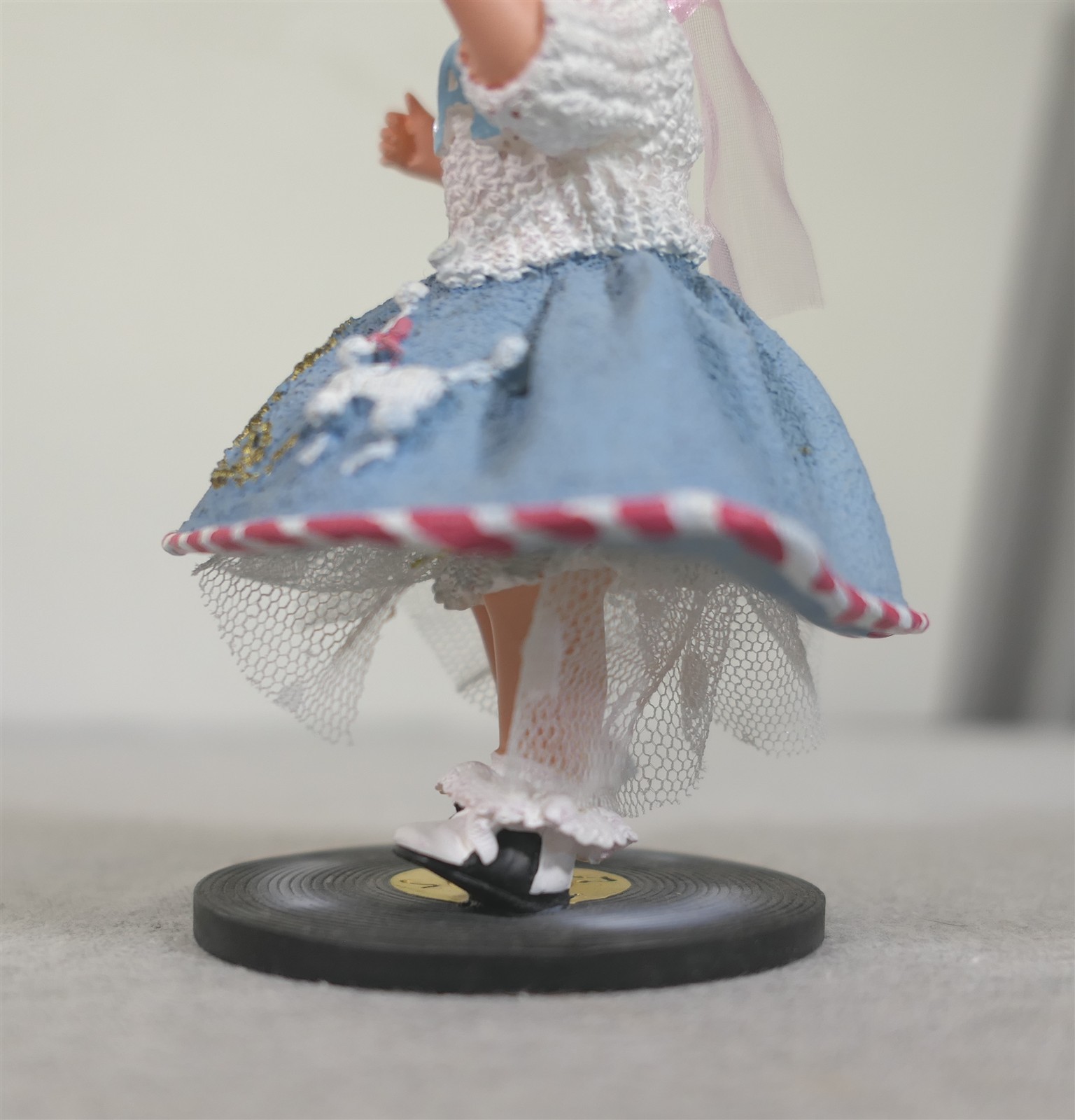 Vintage 2000 Ltd Ed. E2-54 Madame Alexander 1950 Sock Hop Girl Ceramic Figurine