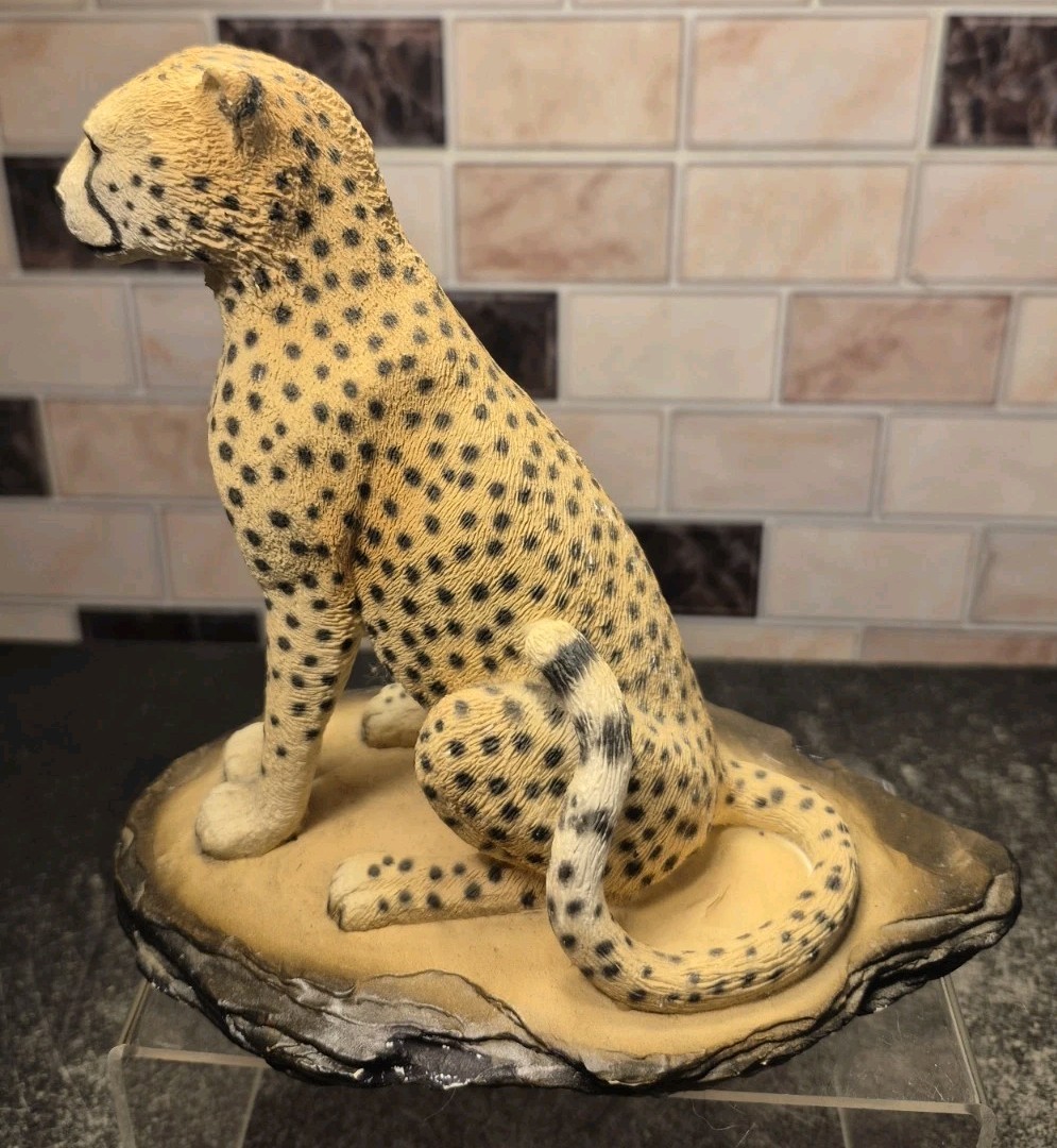 1991 Living Stone Resin Cheetah Figure W/Base Very Realistic 6″ Tall 6″ Long HTF
