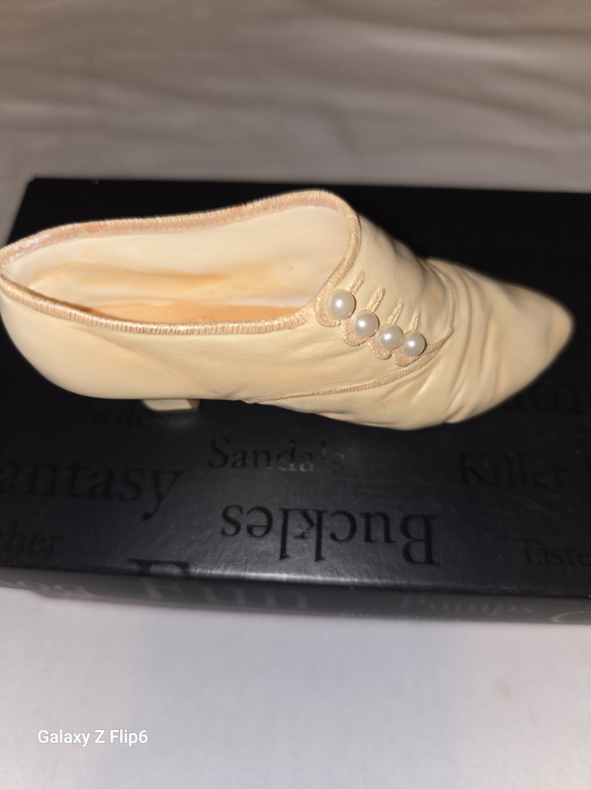 Just the Right Shoe by Raine Sweet Elegance Porcelain Beige Boxed 2000