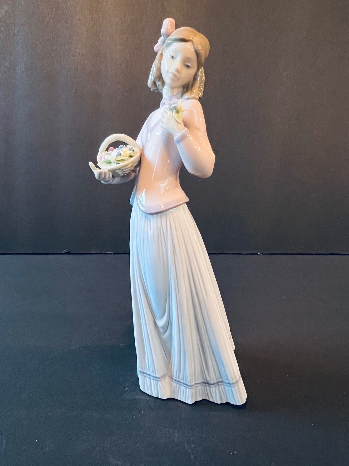 LLADRO “Innocence In Bloom” #7644- RETIRED Excellent Condition, Original Box