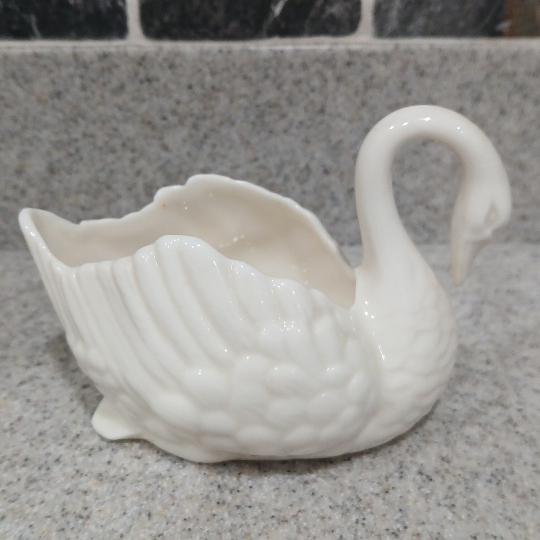 Vintage LENOX 4 1/4″ long 3″ high Ivory Swan Figurine Candy Trinket Dish