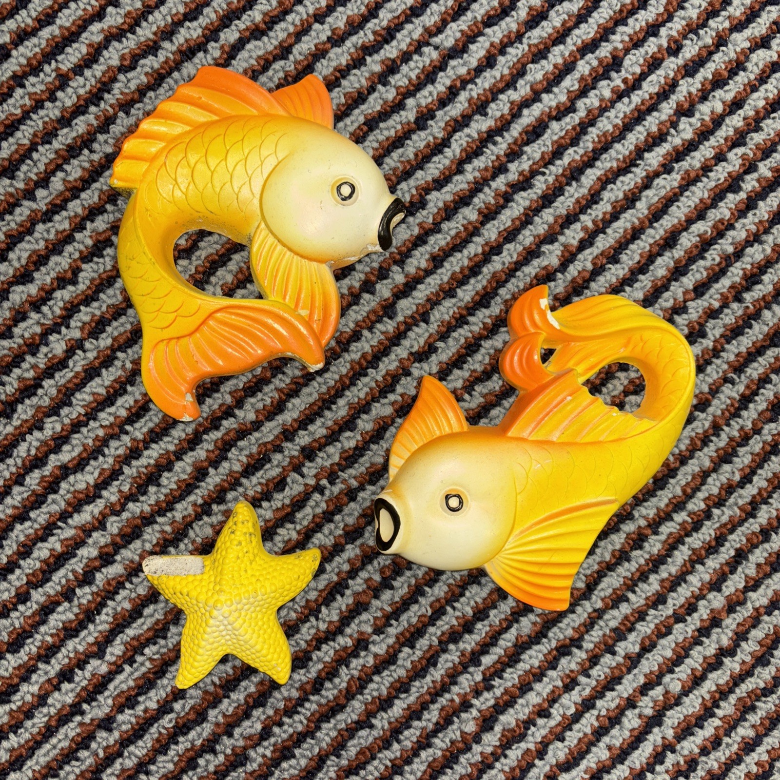 RETRO 1977 MILLER STUDIOS ORANGE FISH CHALKWARE WALL PLAQUES STAR FISHES