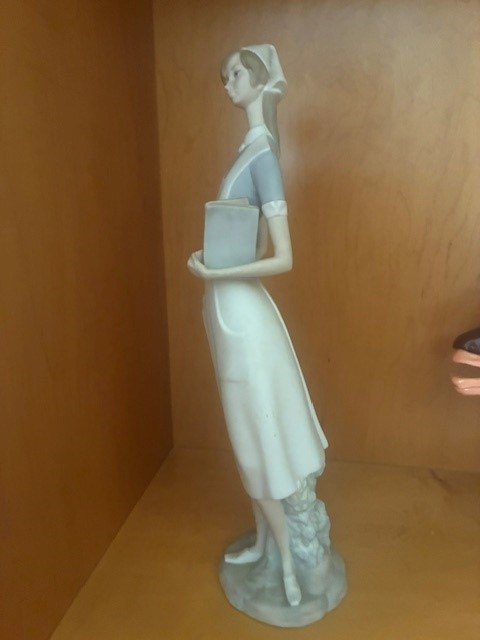 Lladro Nurse Matte Finish #4603 Salvador Furio Retired 1991 Spain Porcelain