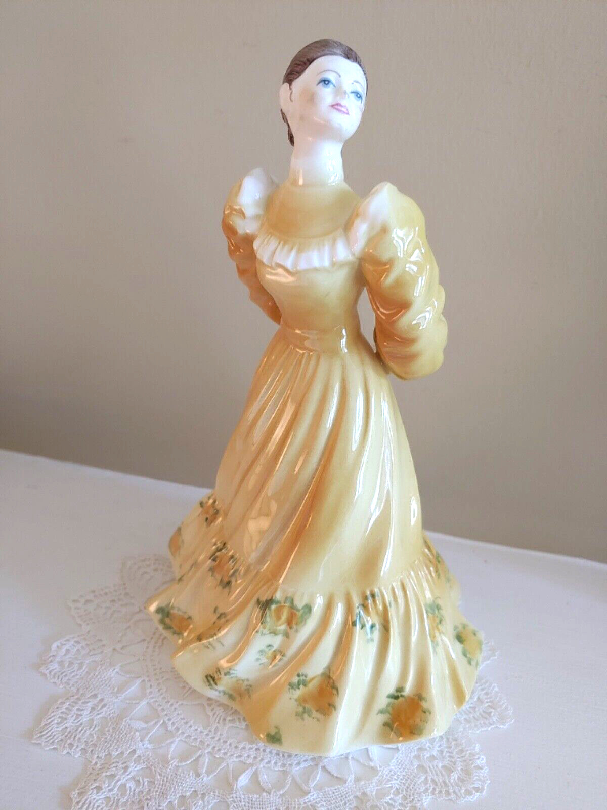 Coalport “Ladies of Fashion” WENDY figurine