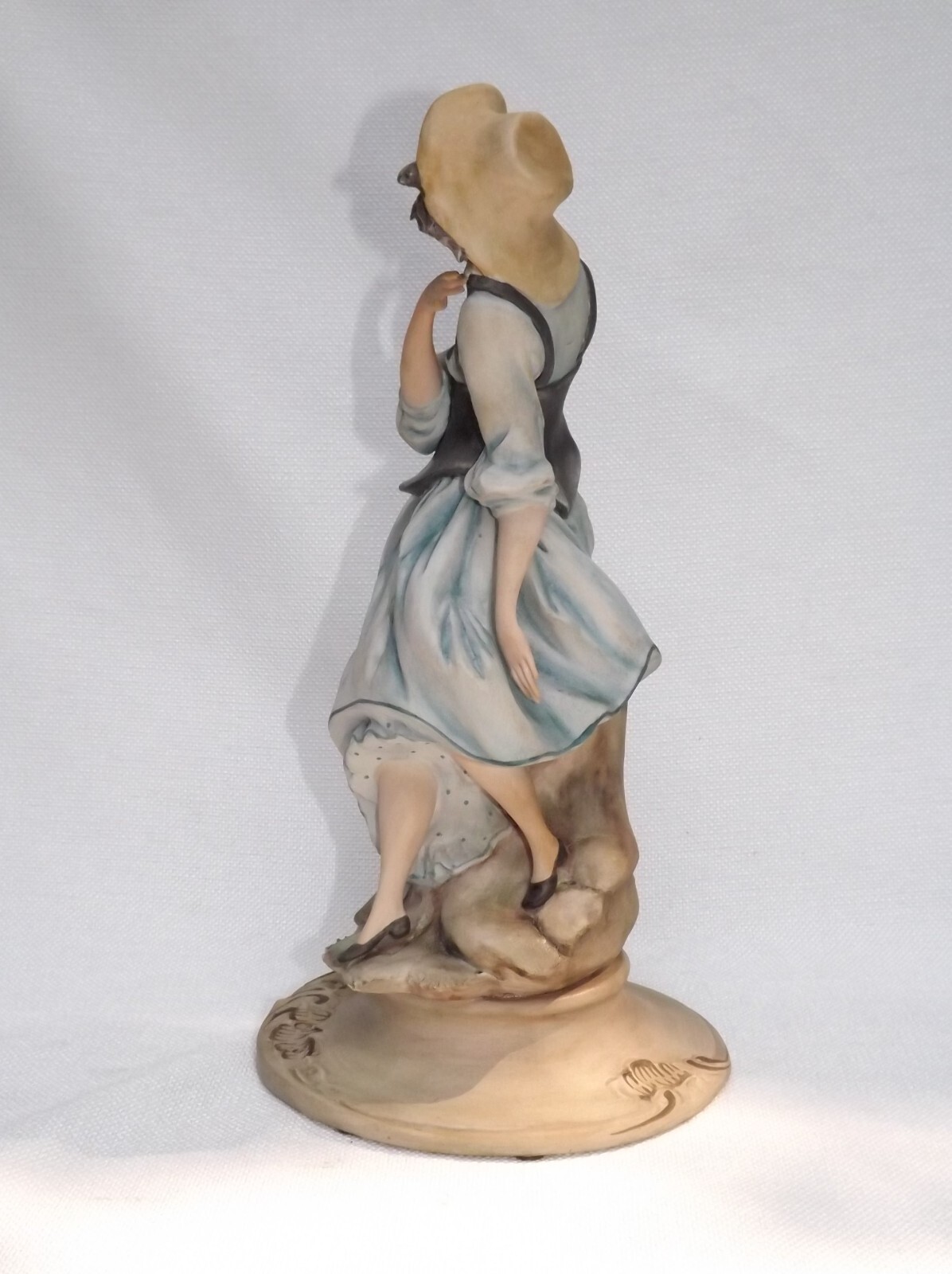 Ethan Allen Capodimonte Signed Nico Venzo Italy Bisque Figurine Lady