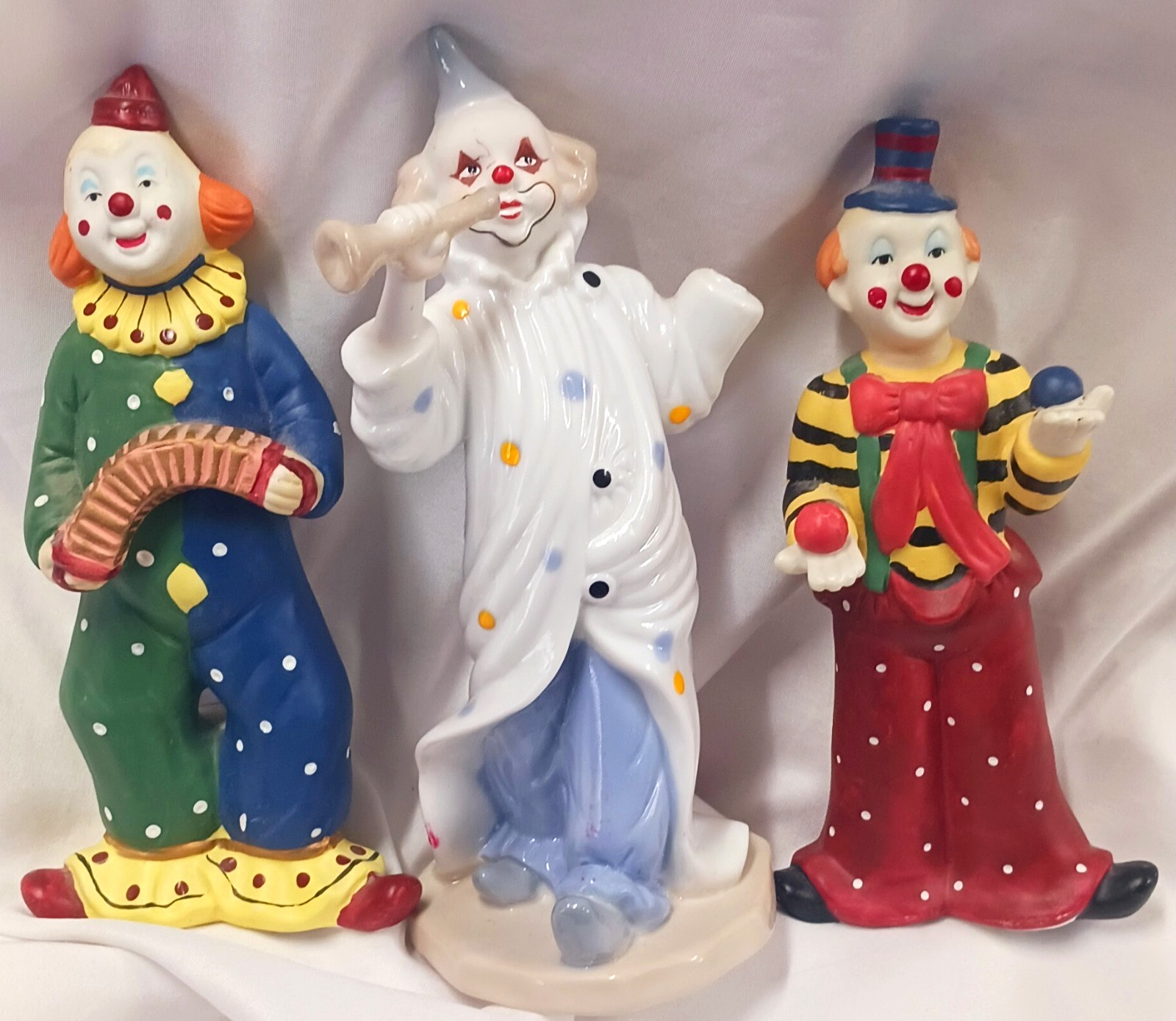 3 CLOWN FIGURINES PORCELAIN COLORFUL CIRCUS DECOR 8″ – 8.5″ VINTAGE Read