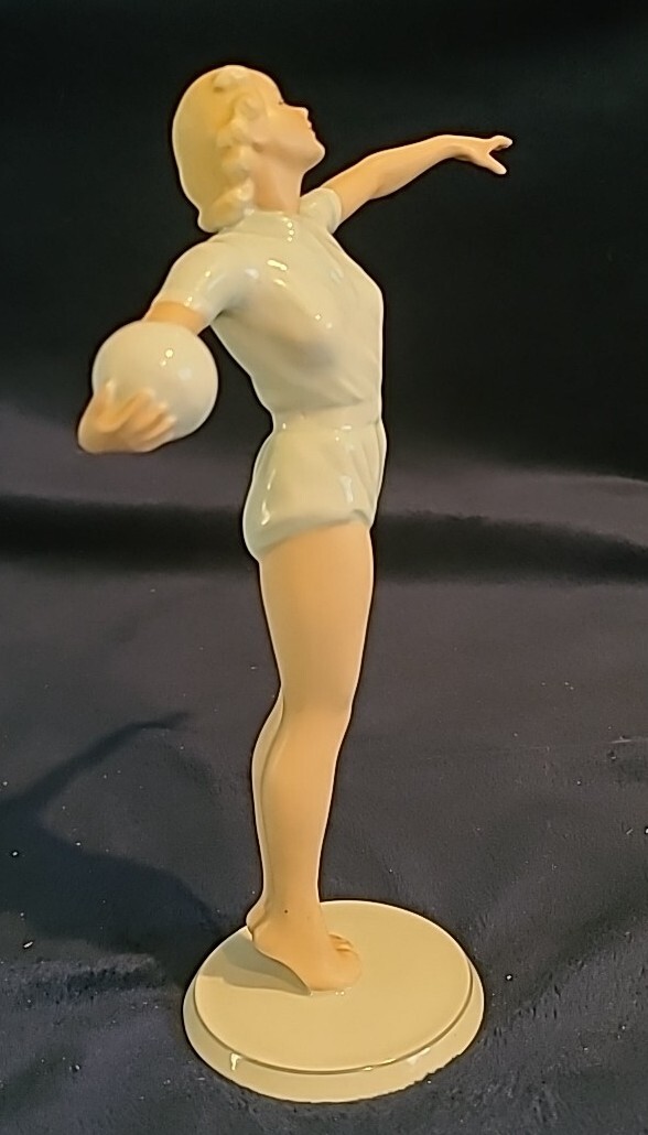 Vintage Schaubach-Kunst German Art Deco Athlete With Volleyball – 9 1/2″ tall