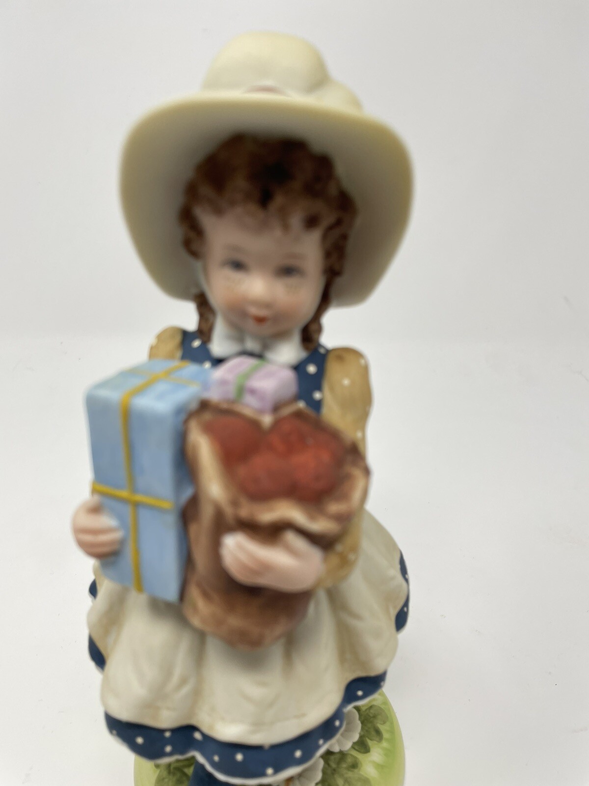 Vtg 1973 Holly Hobbie 8” World Wide Art HHF-1 Ceramic Figurine