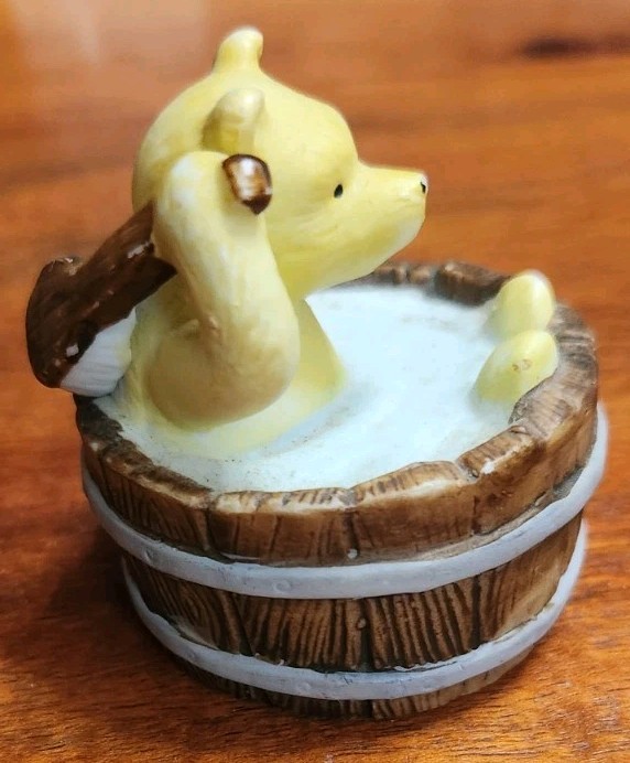 Vintage 1988 Winnie the Pooh Figurine Willitts The Walt Disney Co 2.25″