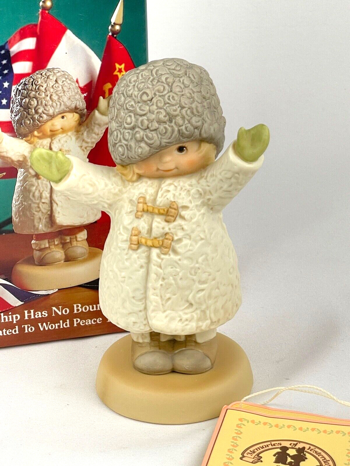 Memories of Yesterday “Friendship Has No Boundaries” Figurine 525545 1991 Enesco