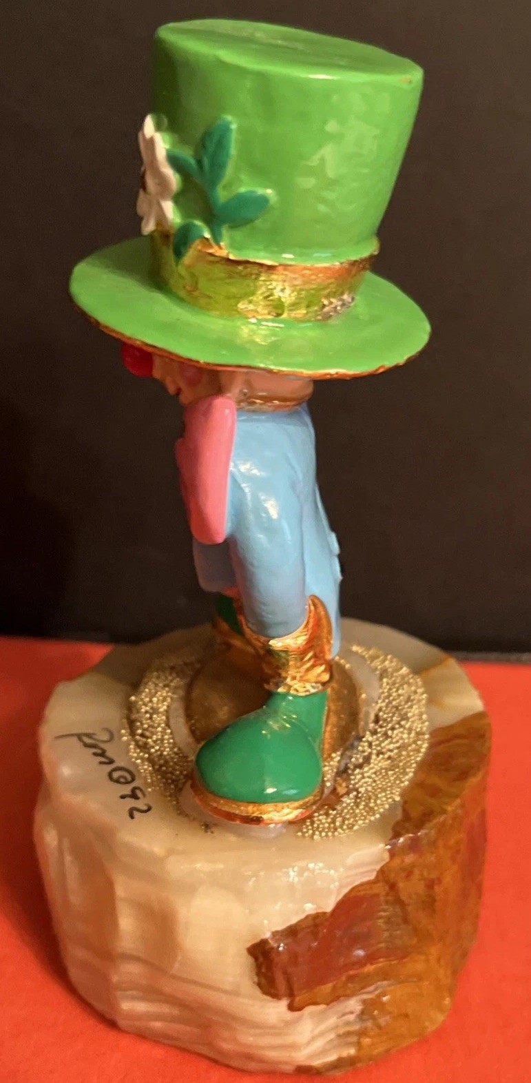 RON LEE WORLD OF CLOWNS 1992 CLOWN WITH LARGE GREEN HAT. PRE-OWNED 92