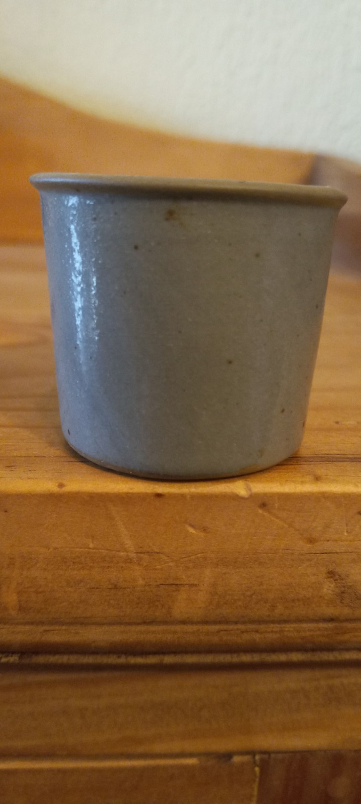 Miniature Blue/Tan Crock featuring a Quaint Cottage 1 1/2″ tall Glossy Finish
