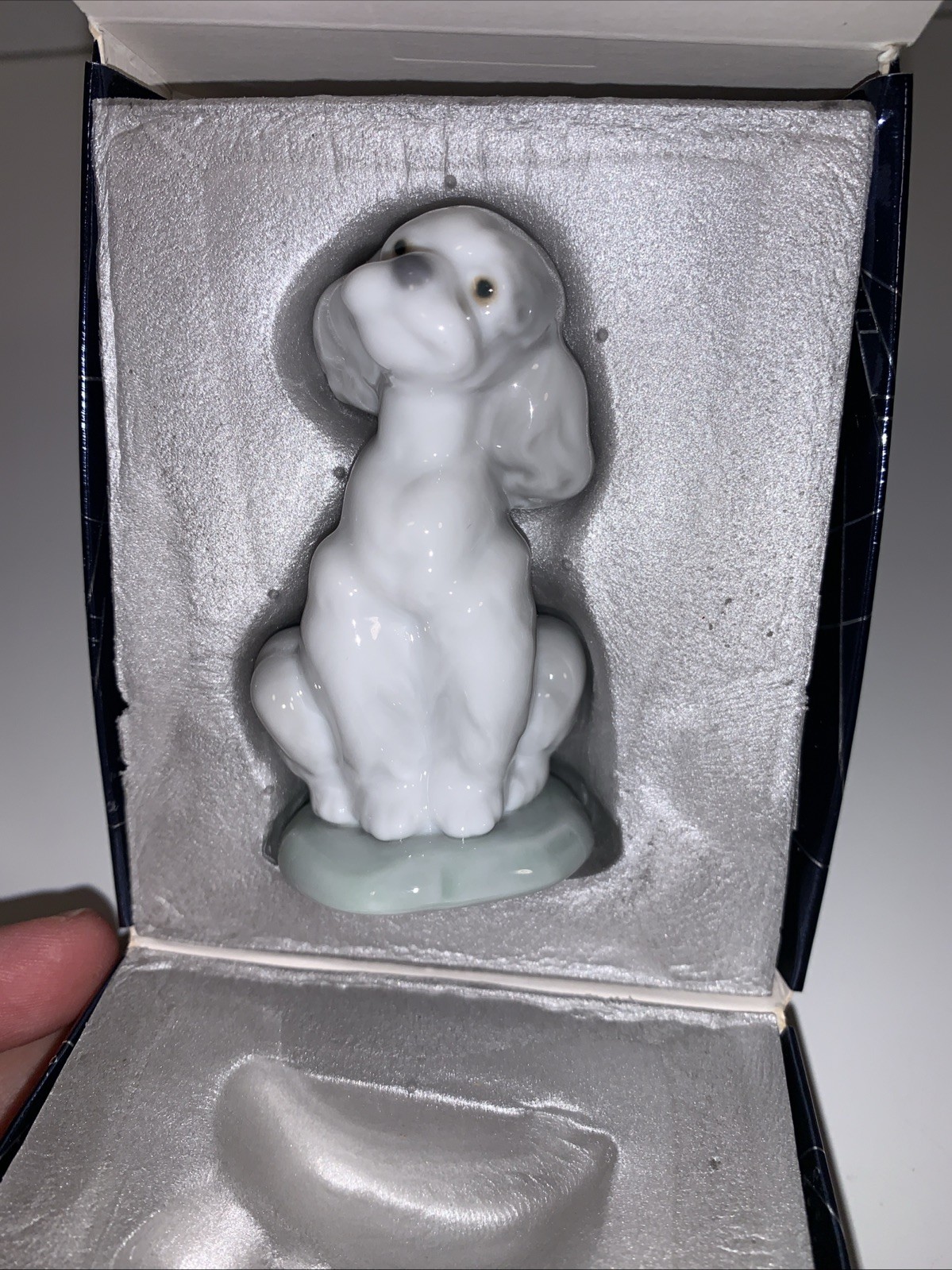Lladro Dog Glossy Figurine #7685 “A Friend For Life” Collectors Society Piece