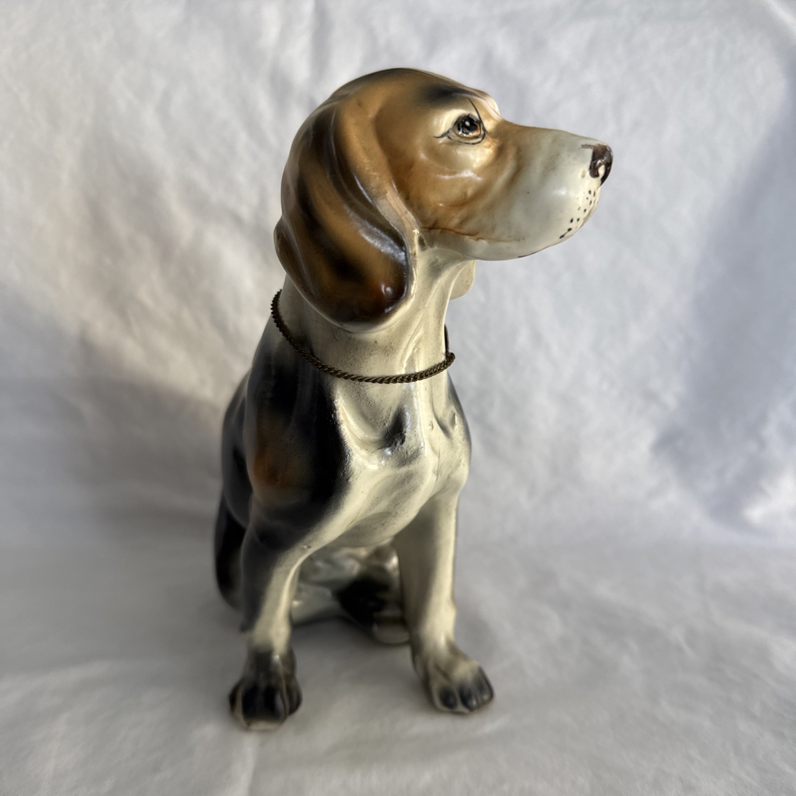 Vintage Enesco Ceramic Sitting Beagle Figurine with necklace collar