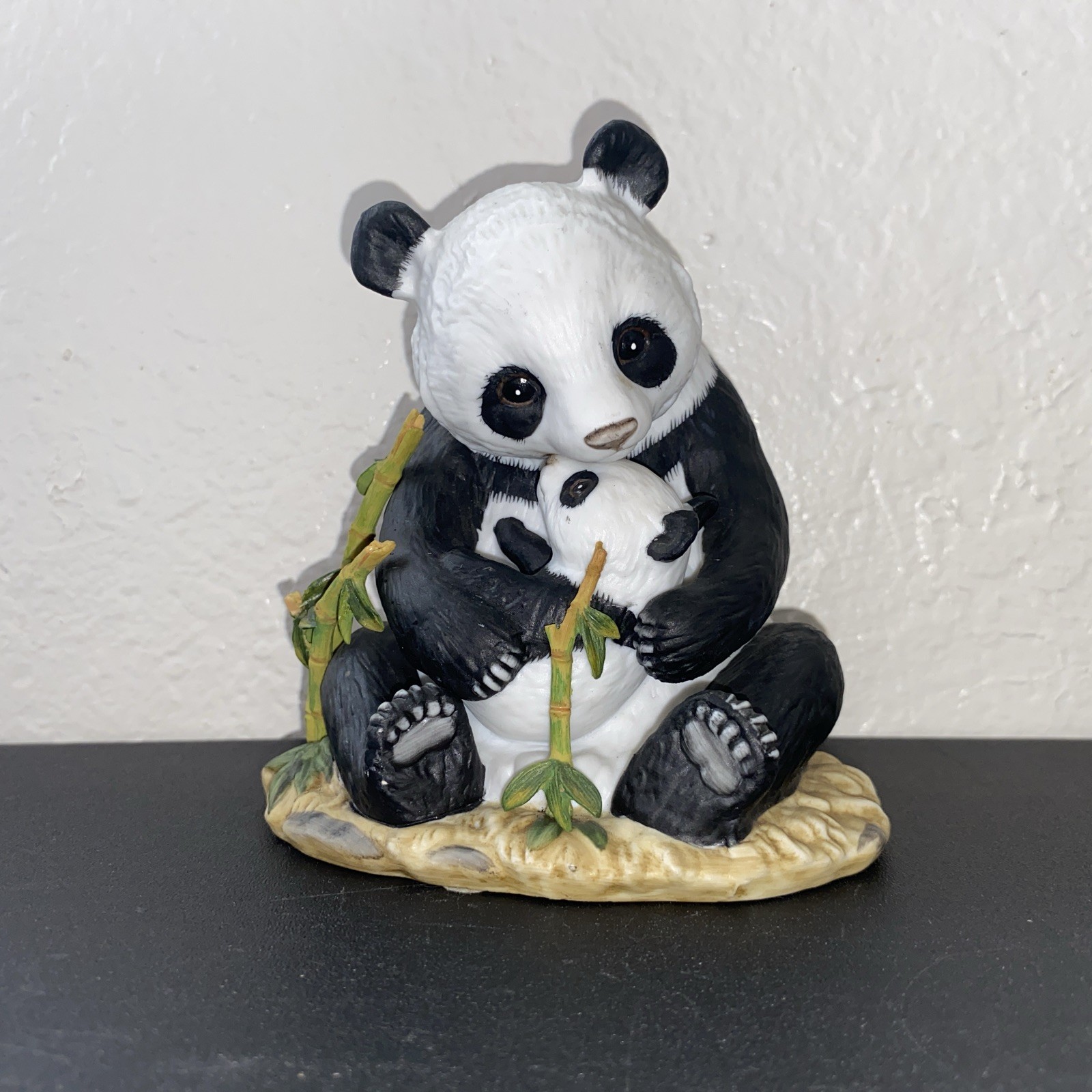Homco HOME INTERIORS Masterpiece Porcelain PANDA with Baby 1988 5” Tall