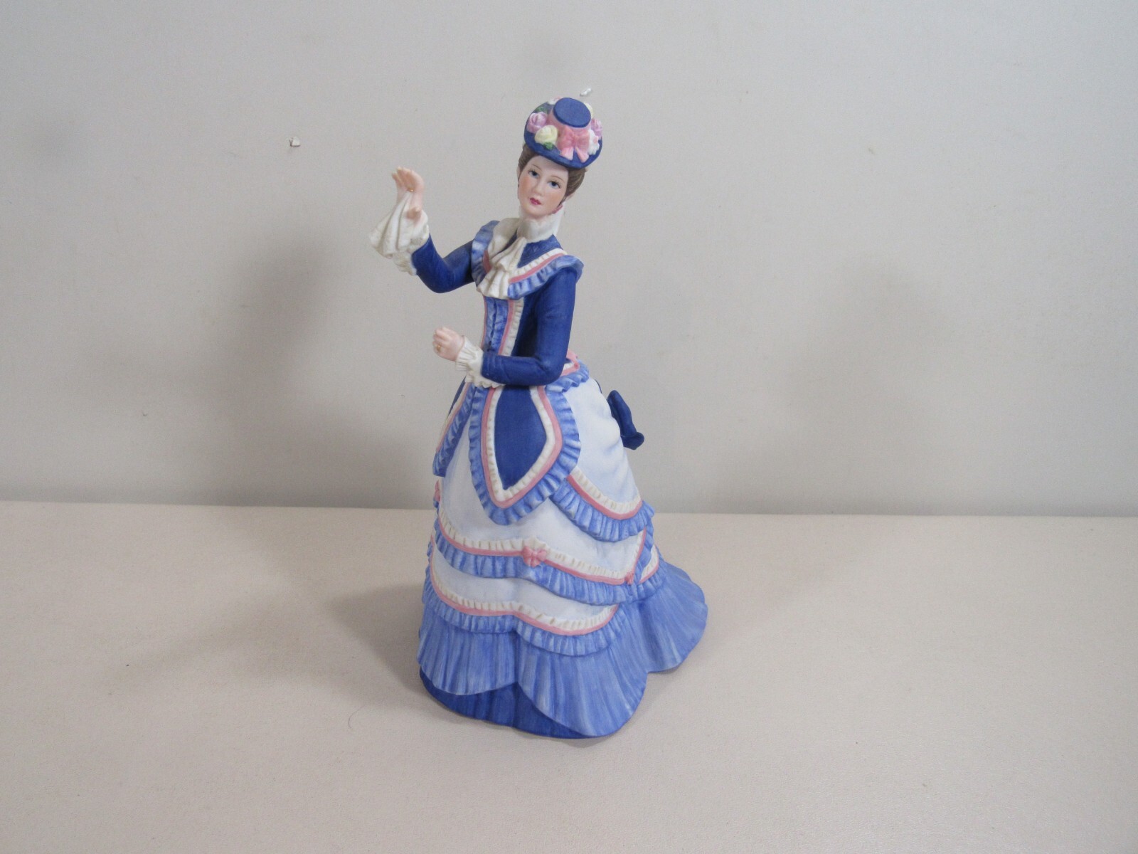 Lenox American Fashion Series Grand Tour Lady Figurine Beautiful Clean Condition
