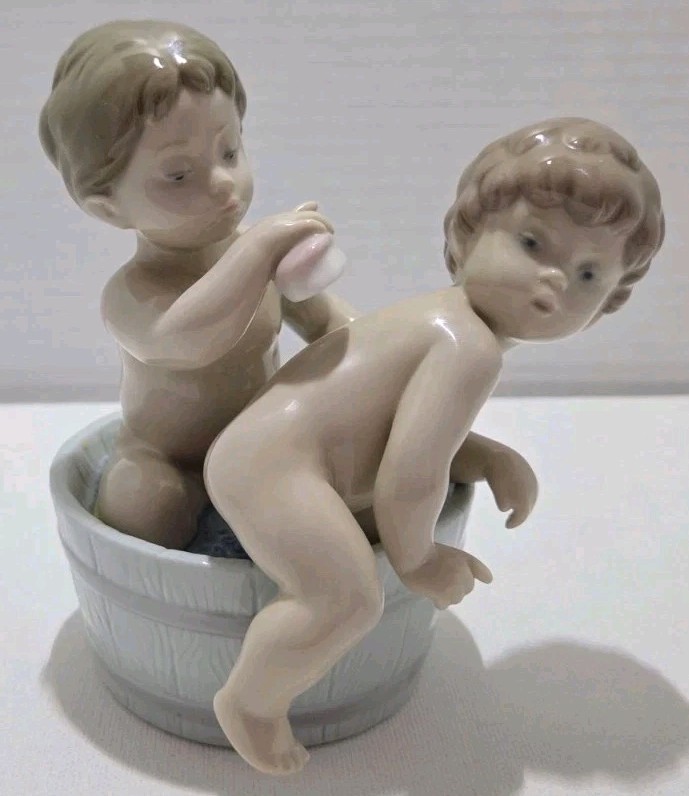 VTG Lladro ‘Bath Time’ Porcelain Figurine #6411 1997 Mint Condition Retired 2016