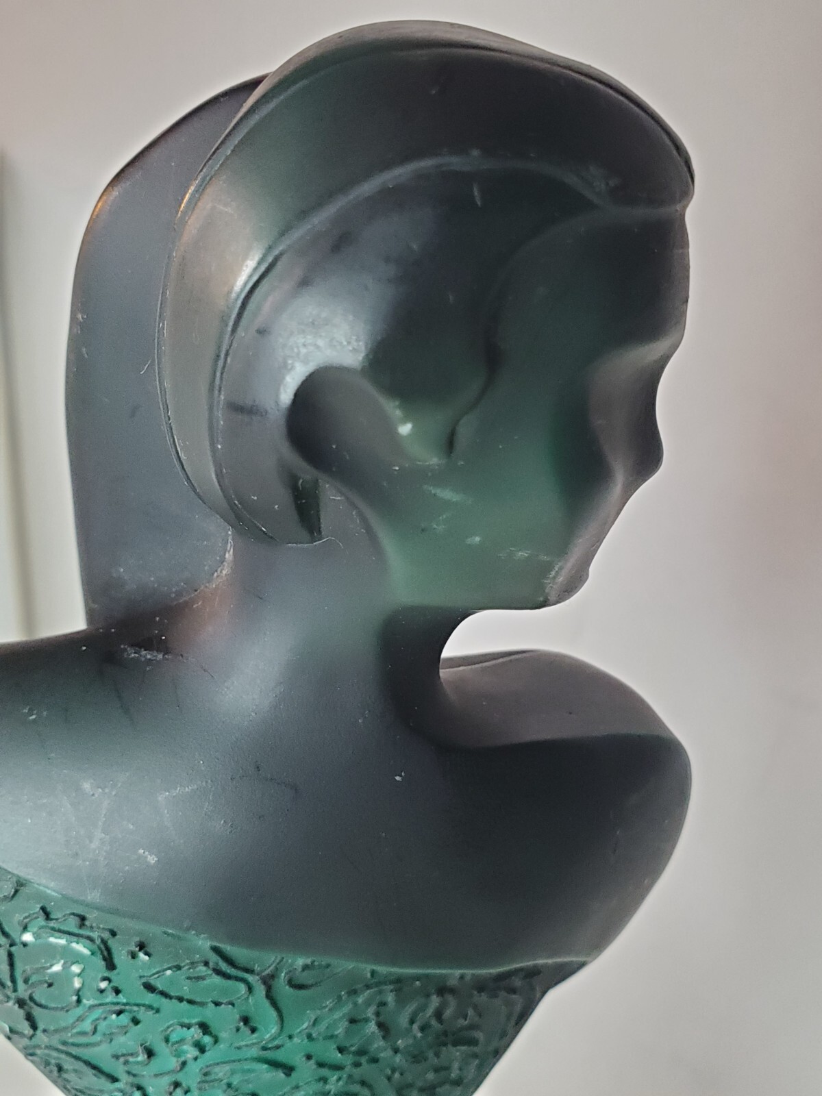 A Balcari Dear 1990 Art Deco Style Abstract Embracing Woman Man Statue Green