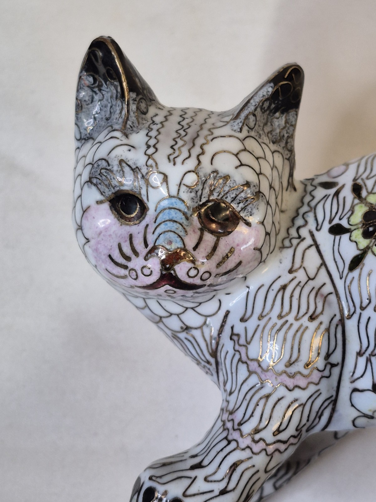 White Cloisonne Cat Kitten Copper Brass Enamel Figurine Statue 4″ RARE Vintage