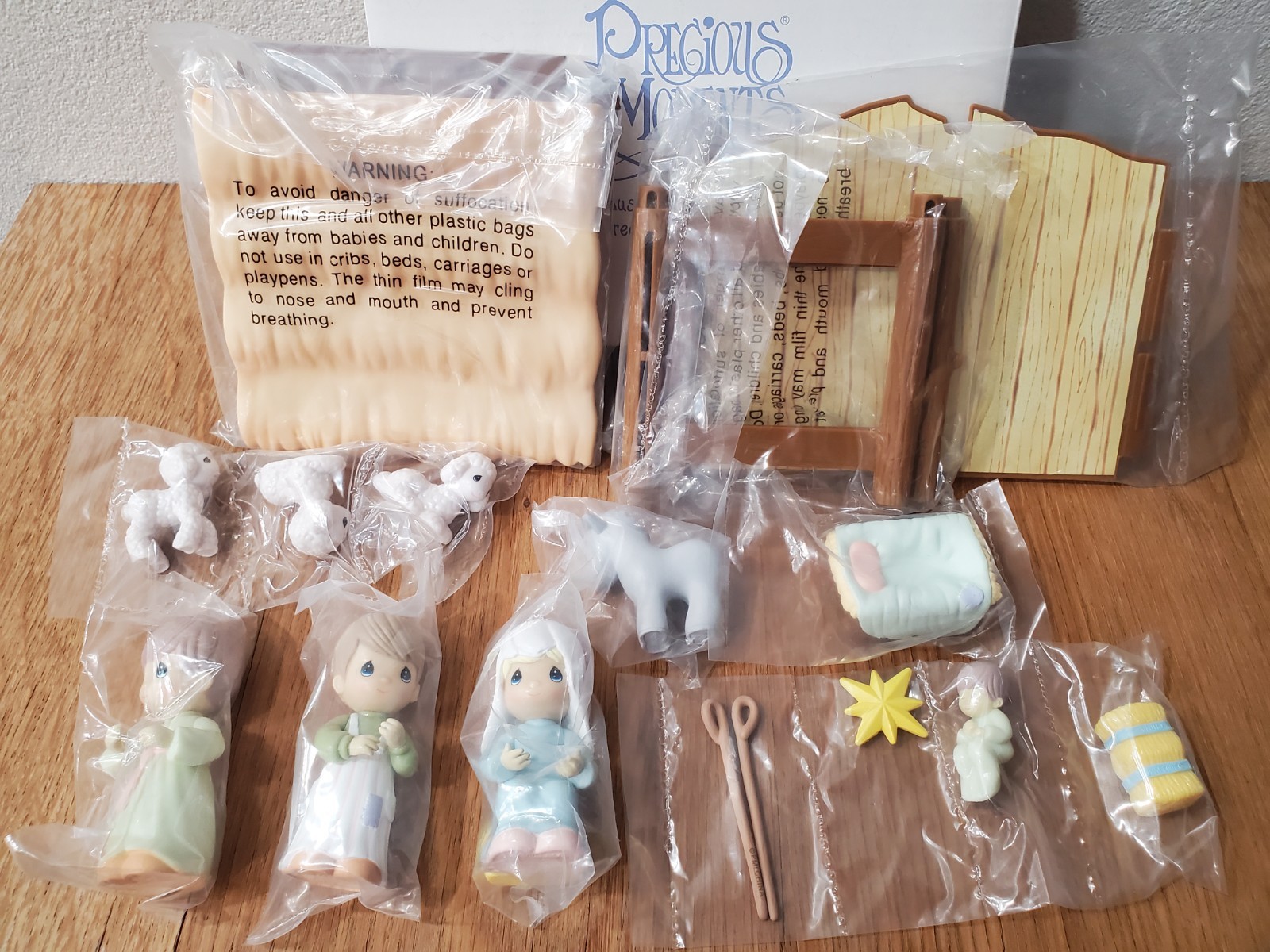 Precious Moments Nativity Playset by Avon 2002 F611221 RARE With Box NEW