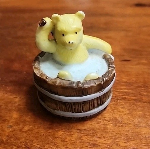 Vintage 1988 Winnie the Pooh Figurine Willitts The Walt Disney Co 2.25″