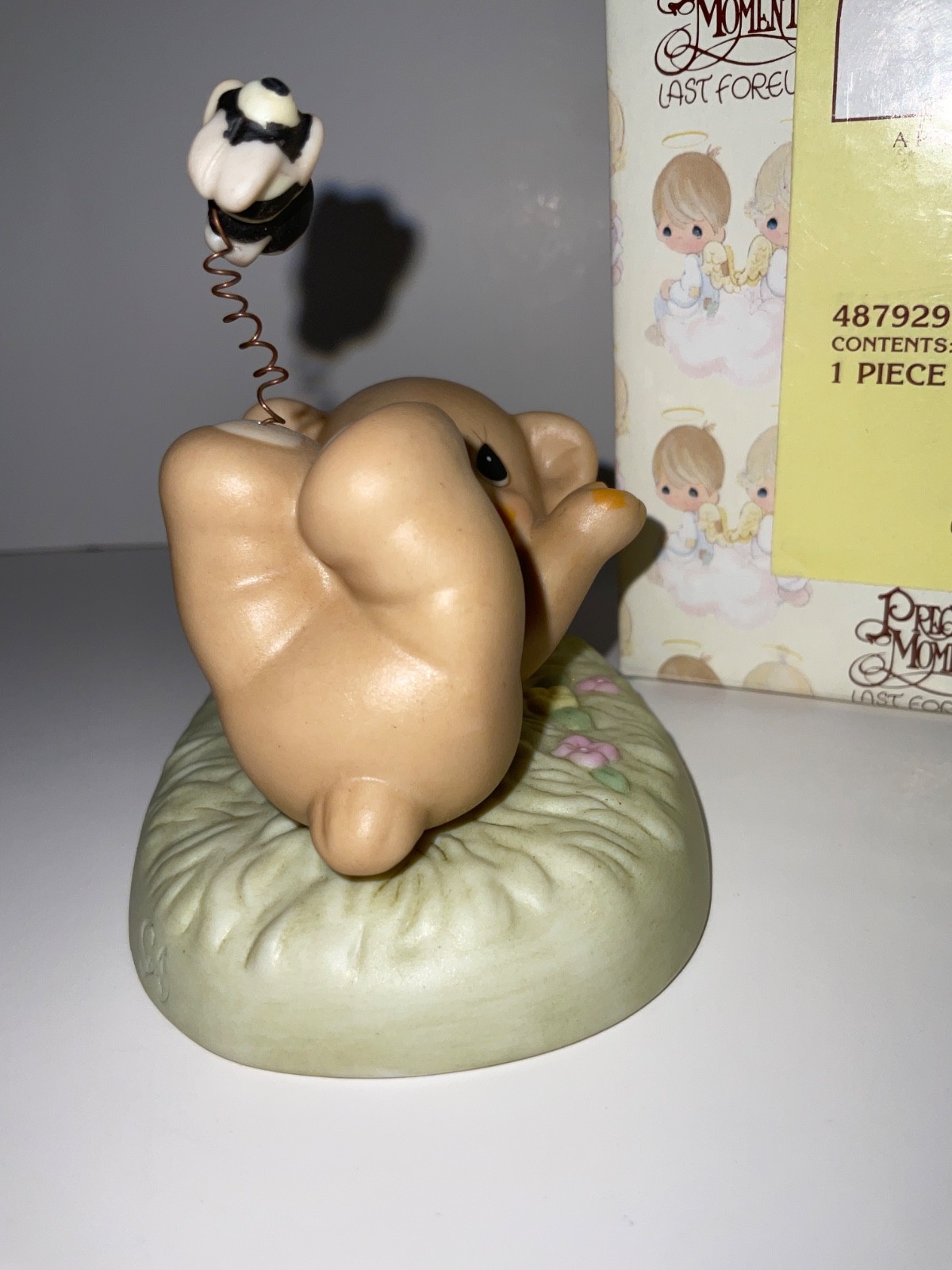 1999 Precious Moments “You’re My Honey Bee” figurine 487929 bear w/ box love