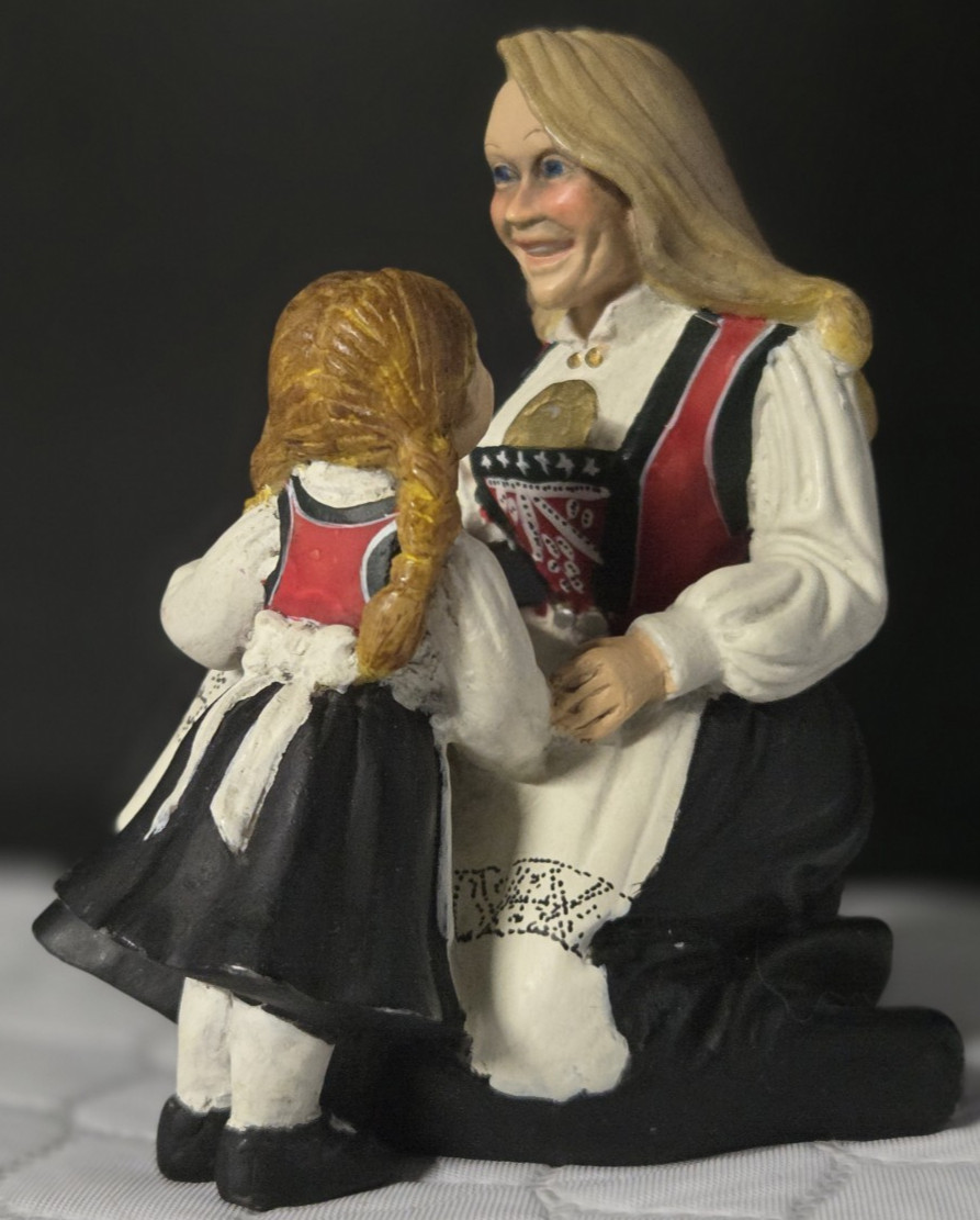 Candy Design Norway Figurine Mother Woman Child Hardangers Bunads 4X3.5″ Resin
