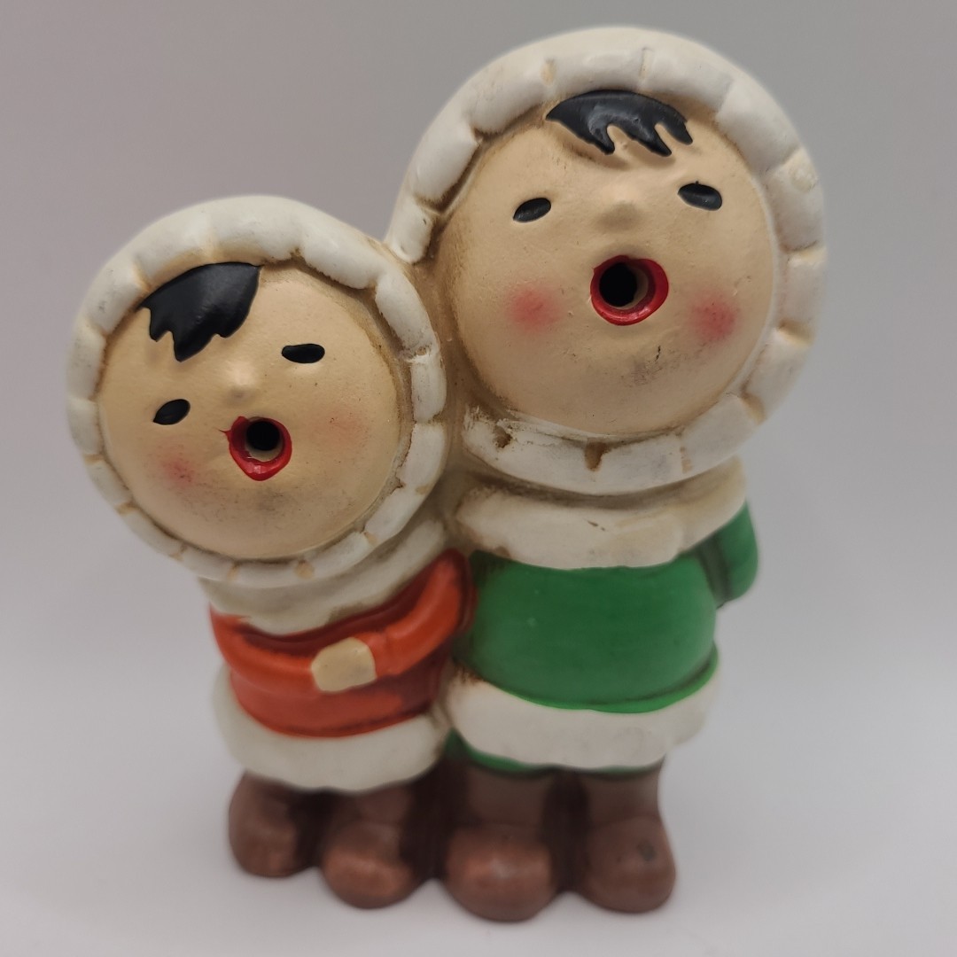 1964 NY World’s Fair Souvenir Hand Painted “It’a a Small World” Chalkware 4.5″
