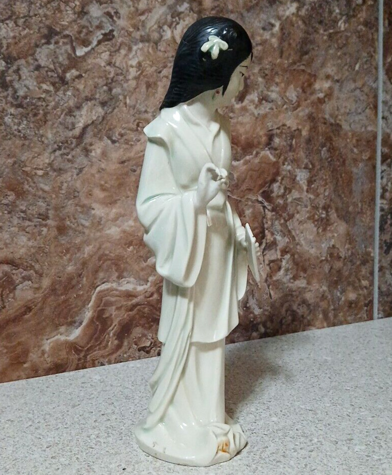 Beautiful Vintage Asian Woman Porcelain Figurine 9″H