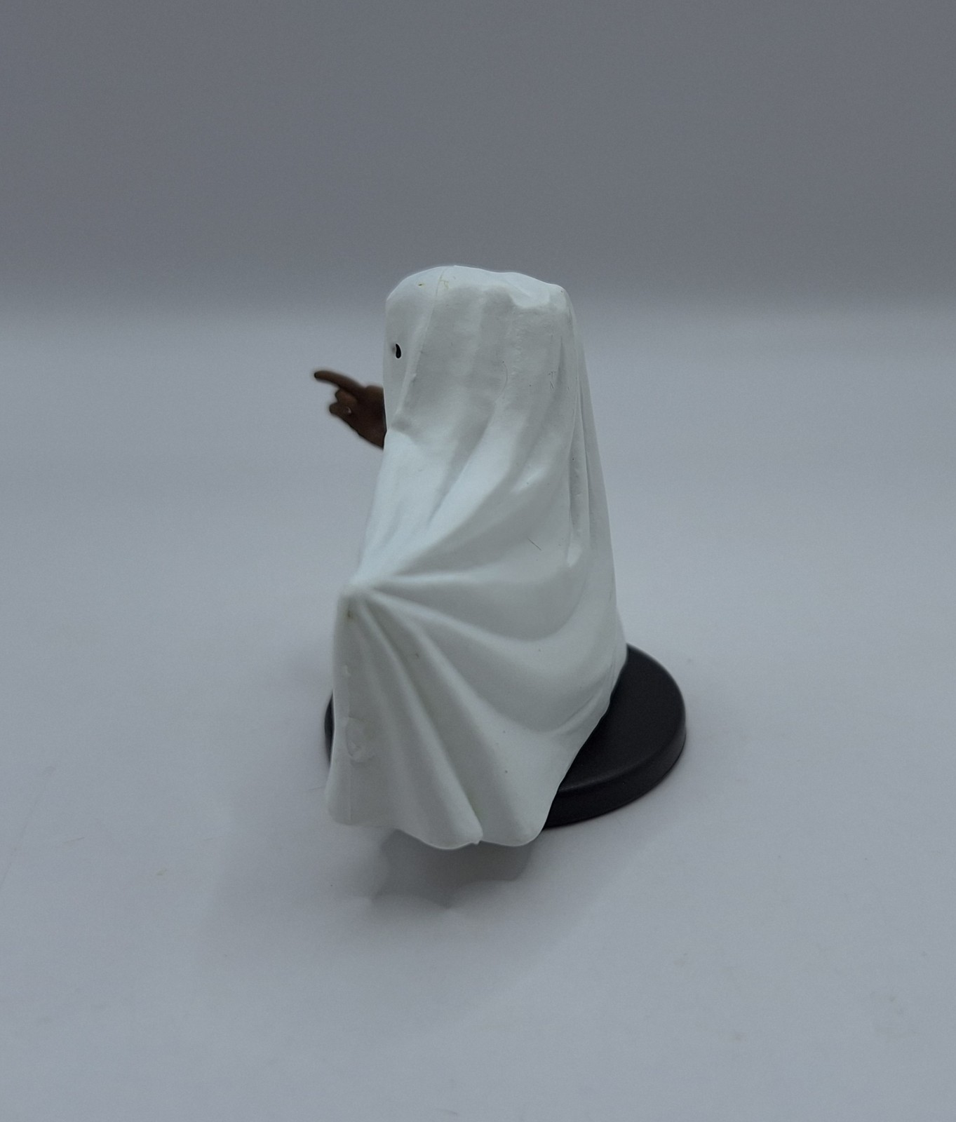 E.T. In White Ghost Sheet 1.75″ Figurine 2012 Universal WizKids NECA