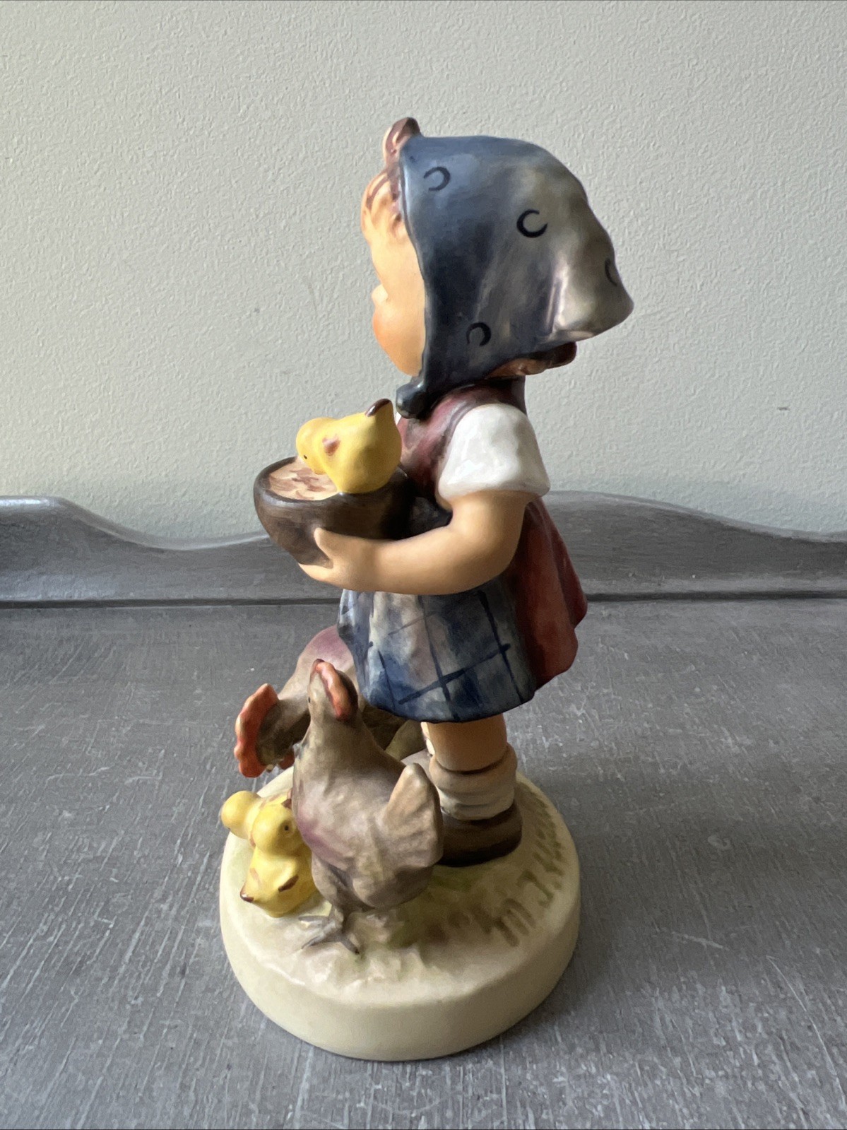 Hummel Goebel Feeding Time Girl With Chickens Porcelain Vintage 1948 199/I