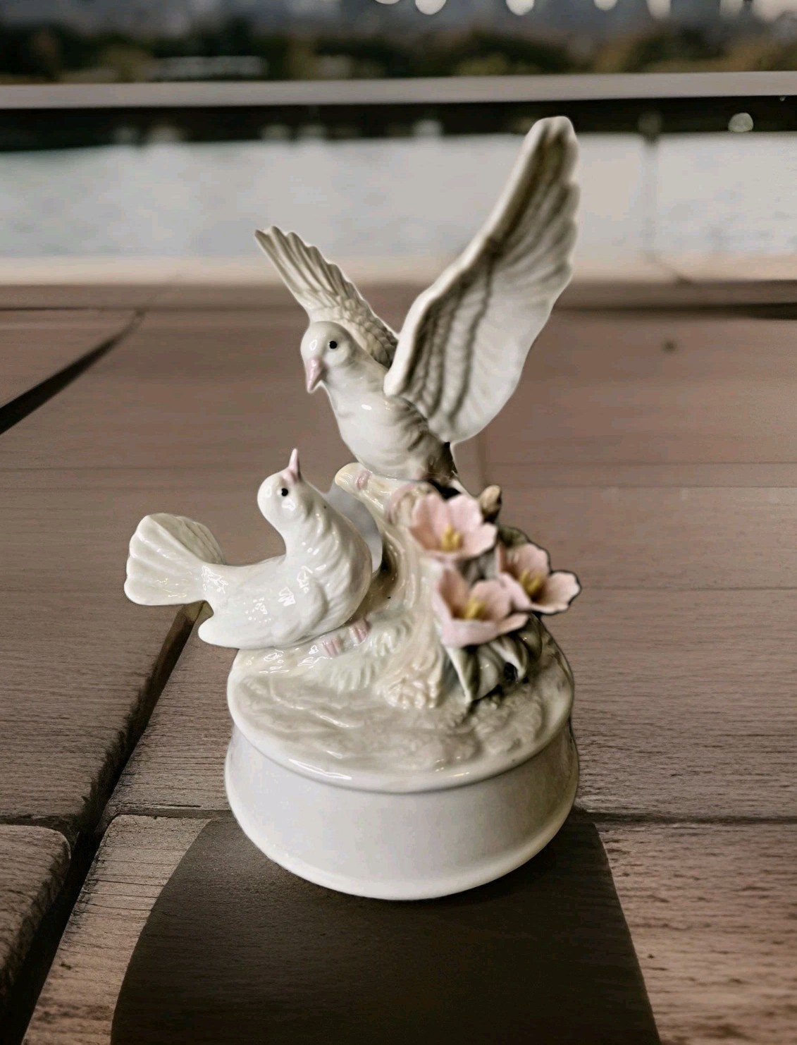 Vintage 1986 Arnart Porcelain Musical Figurine